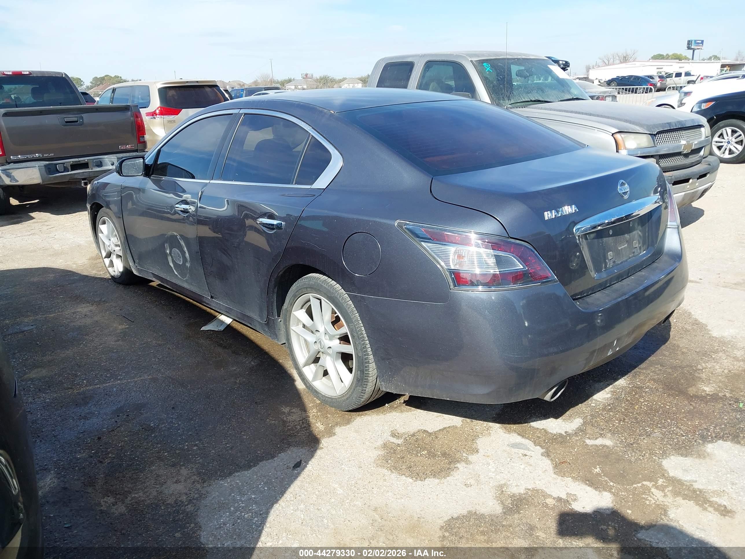NISSAN MAXIMA image 3