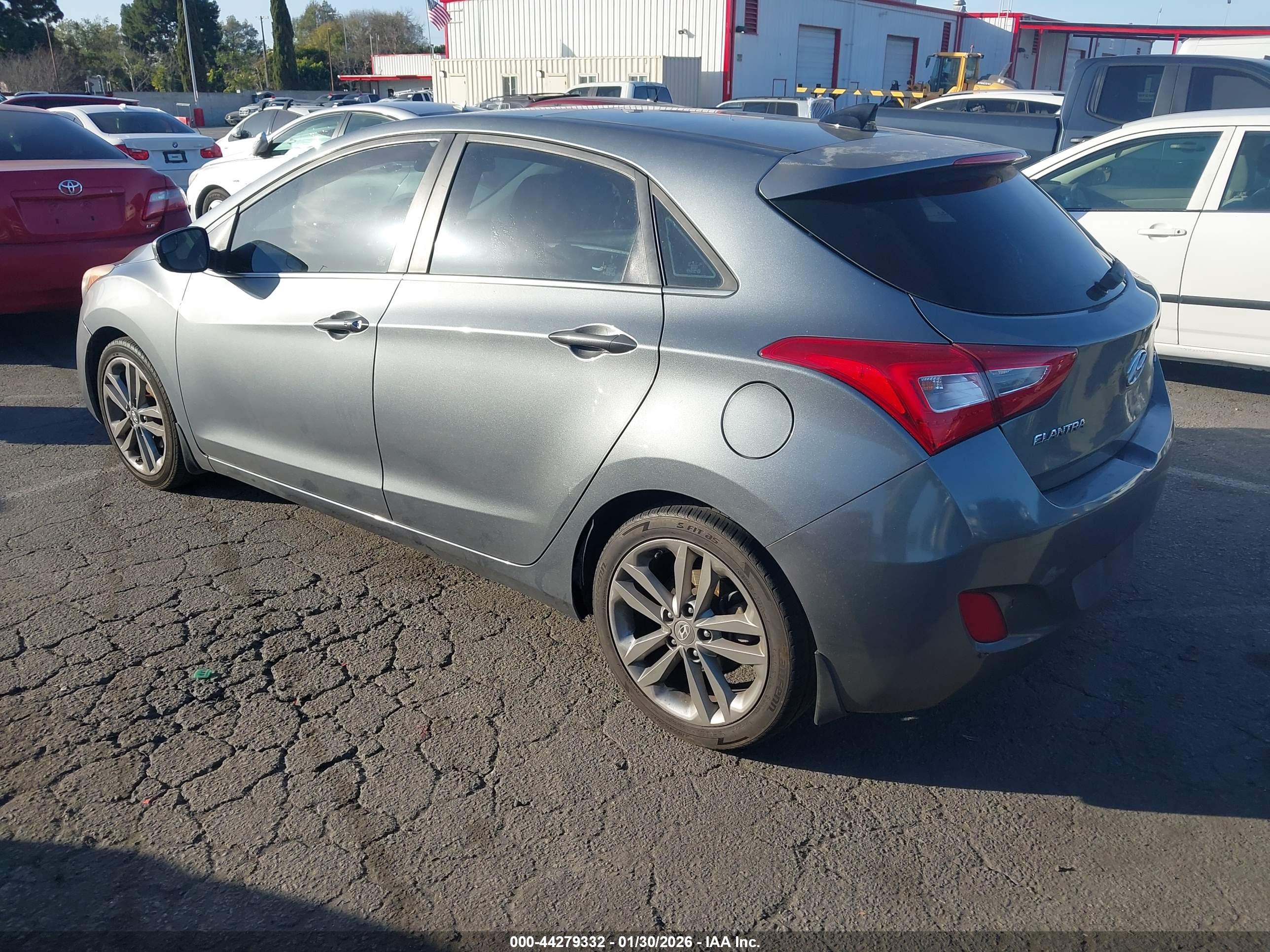 HYUNDAI ELANTRA image 3