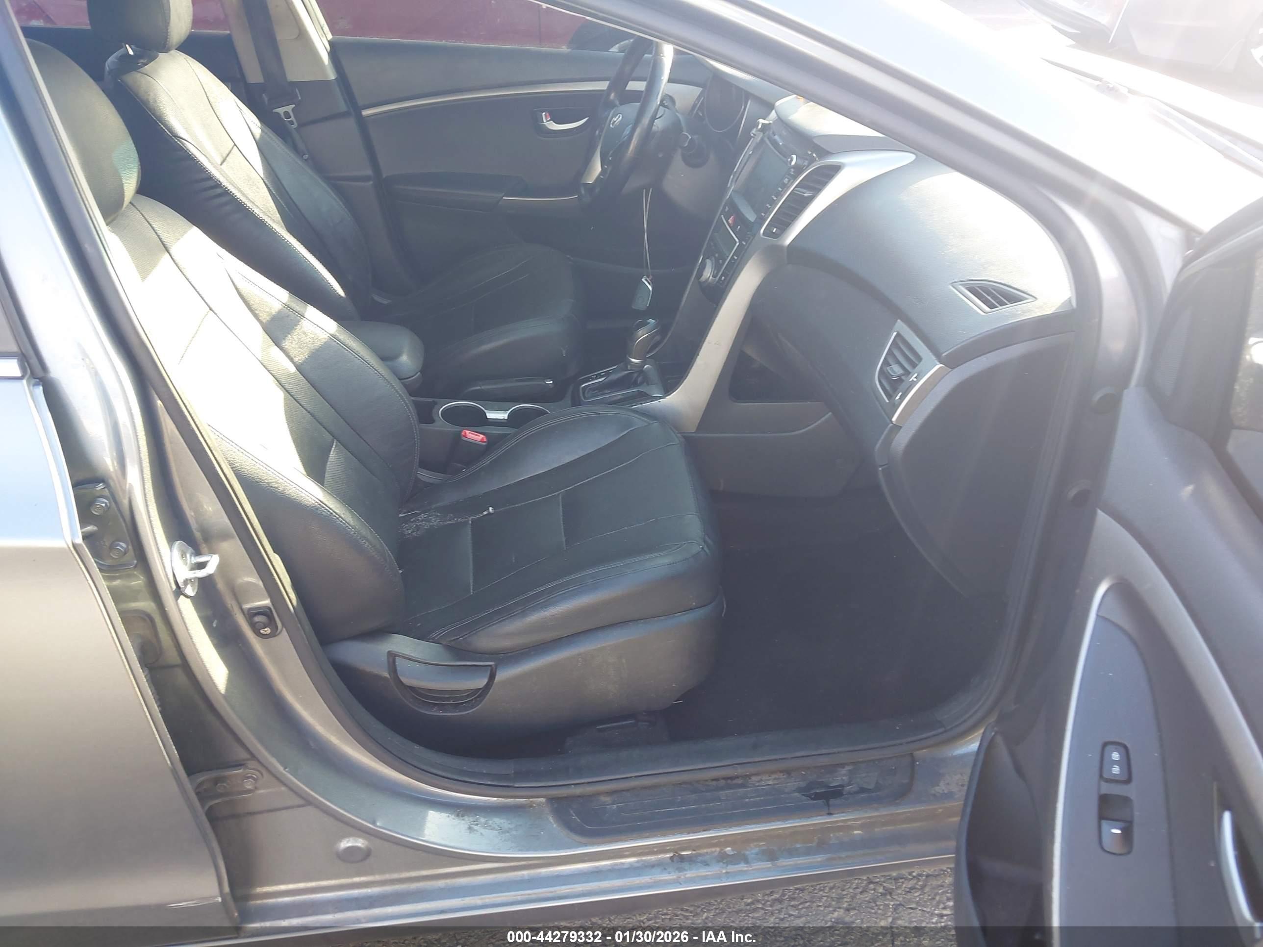 HYUNDAI ELANTRA image 5