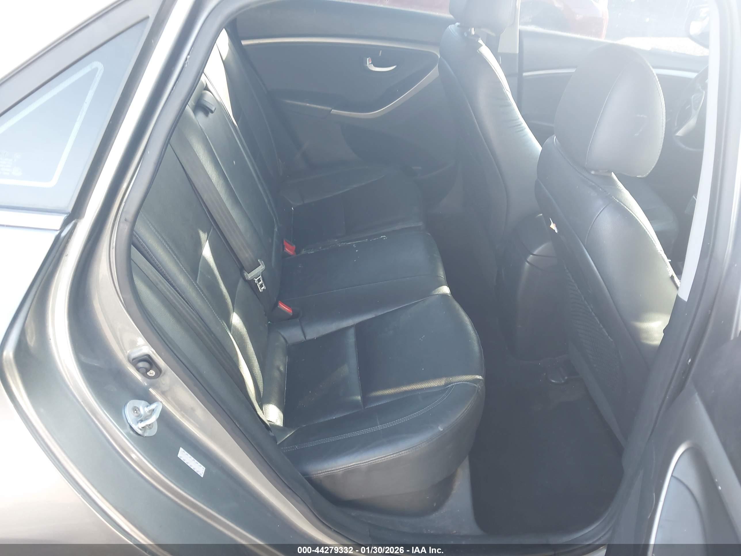 HYUNDAI ELANTRA image 8