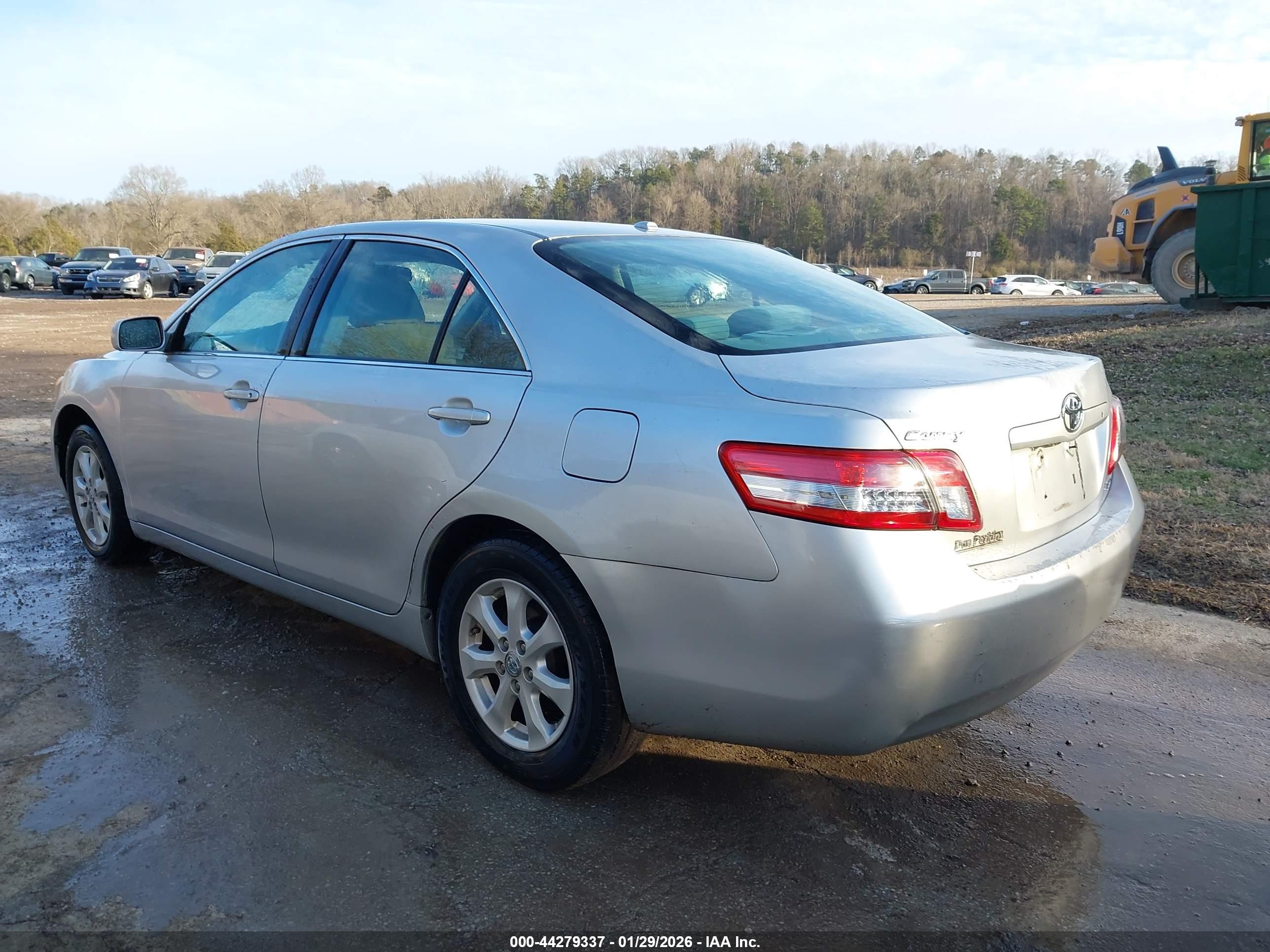 TOYOTA CAMRY image 3