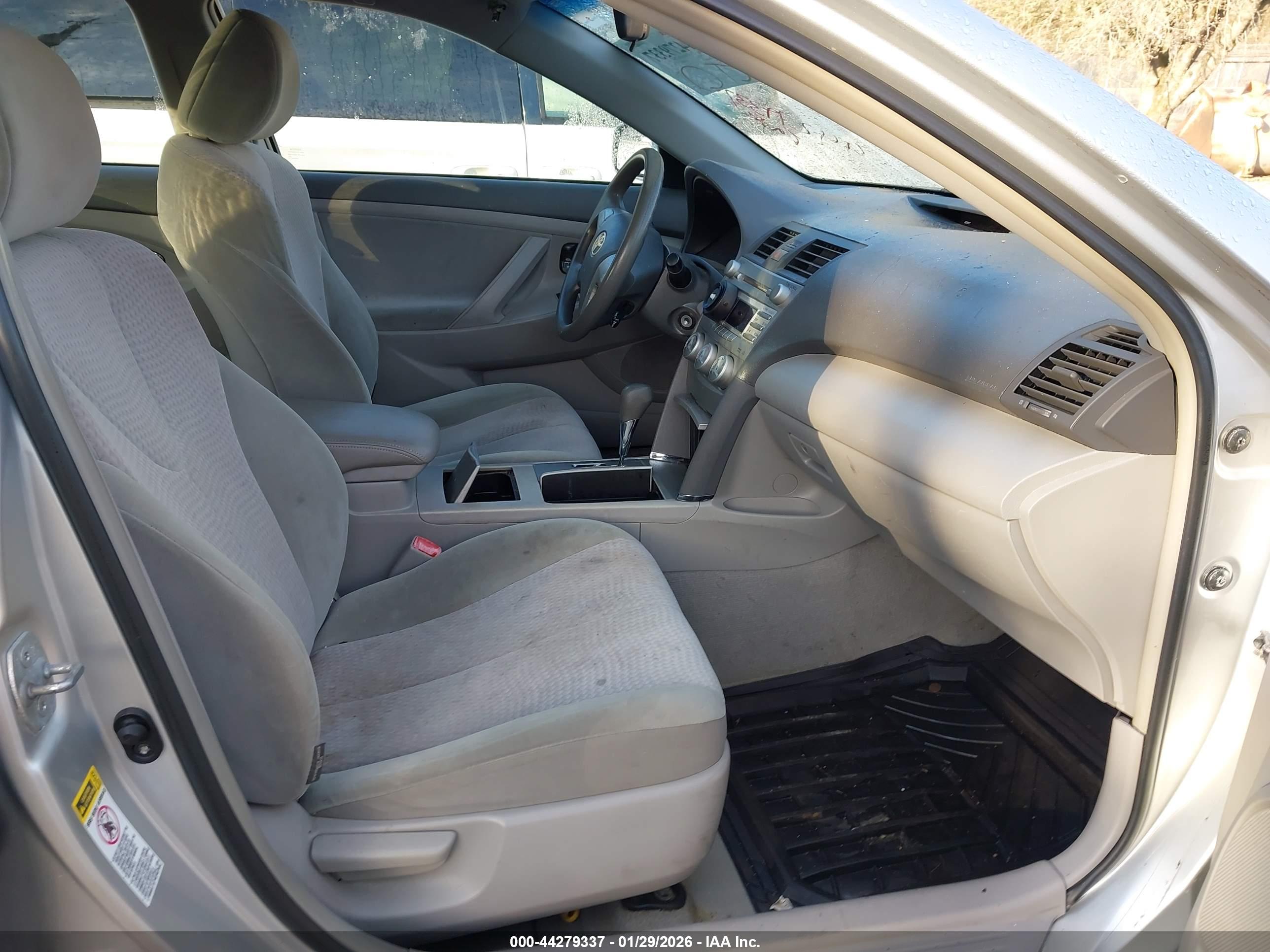 TOYOTA CAMRY image 5
