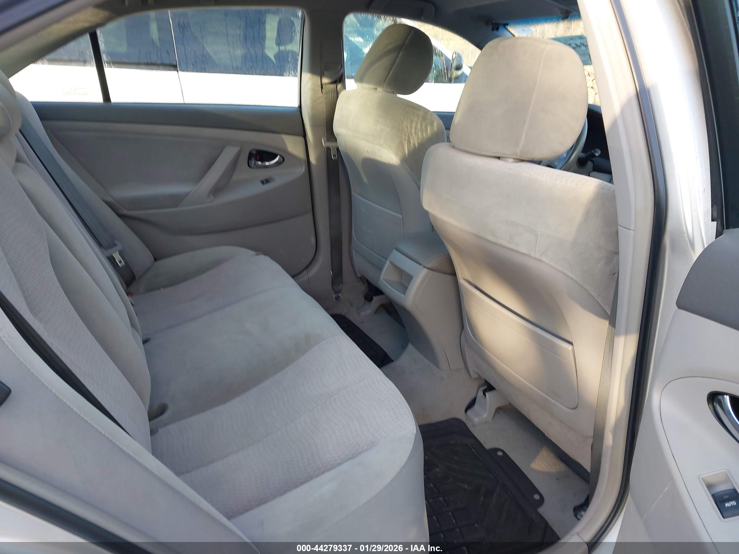 TOYOTA CAMRY image 8