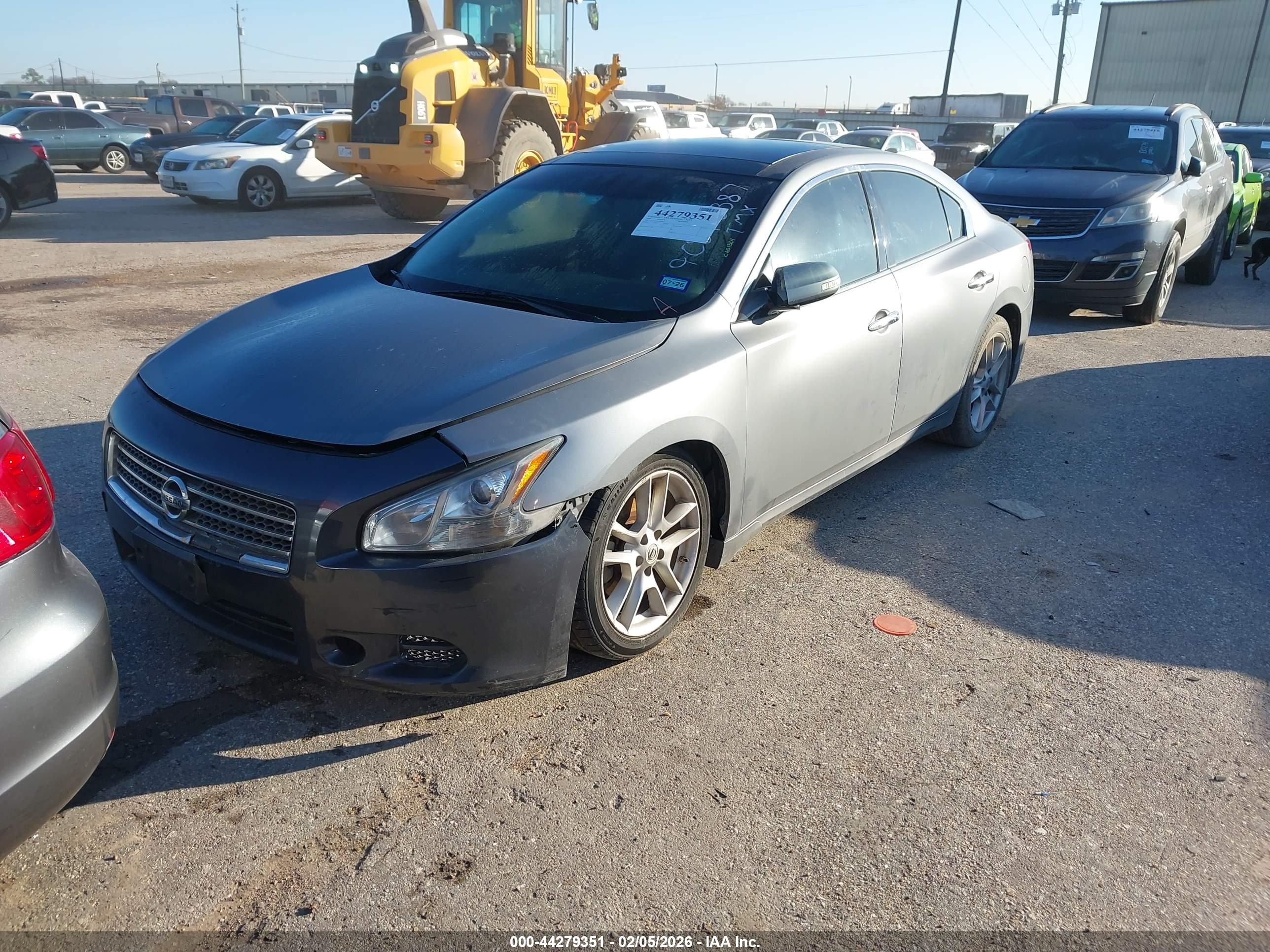 NISSAN MAXIMA image 2