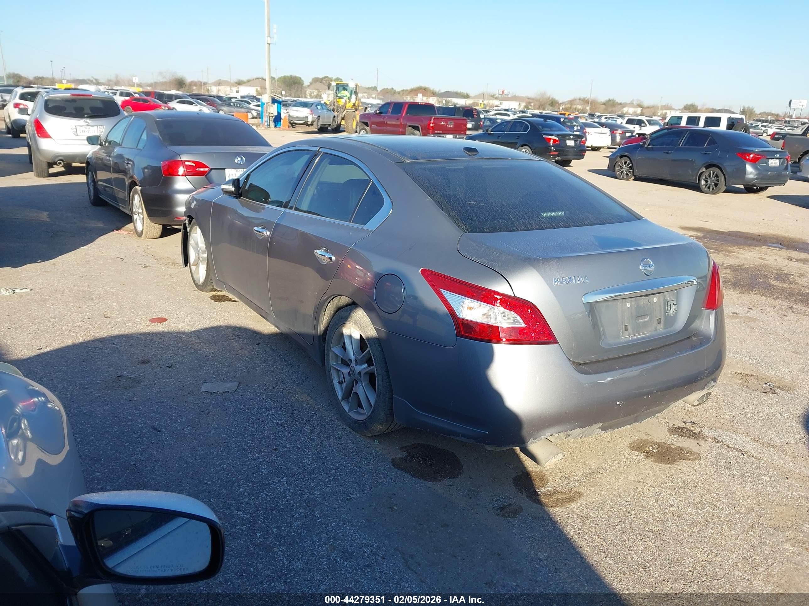 NISSAN MAXIMA image 3
