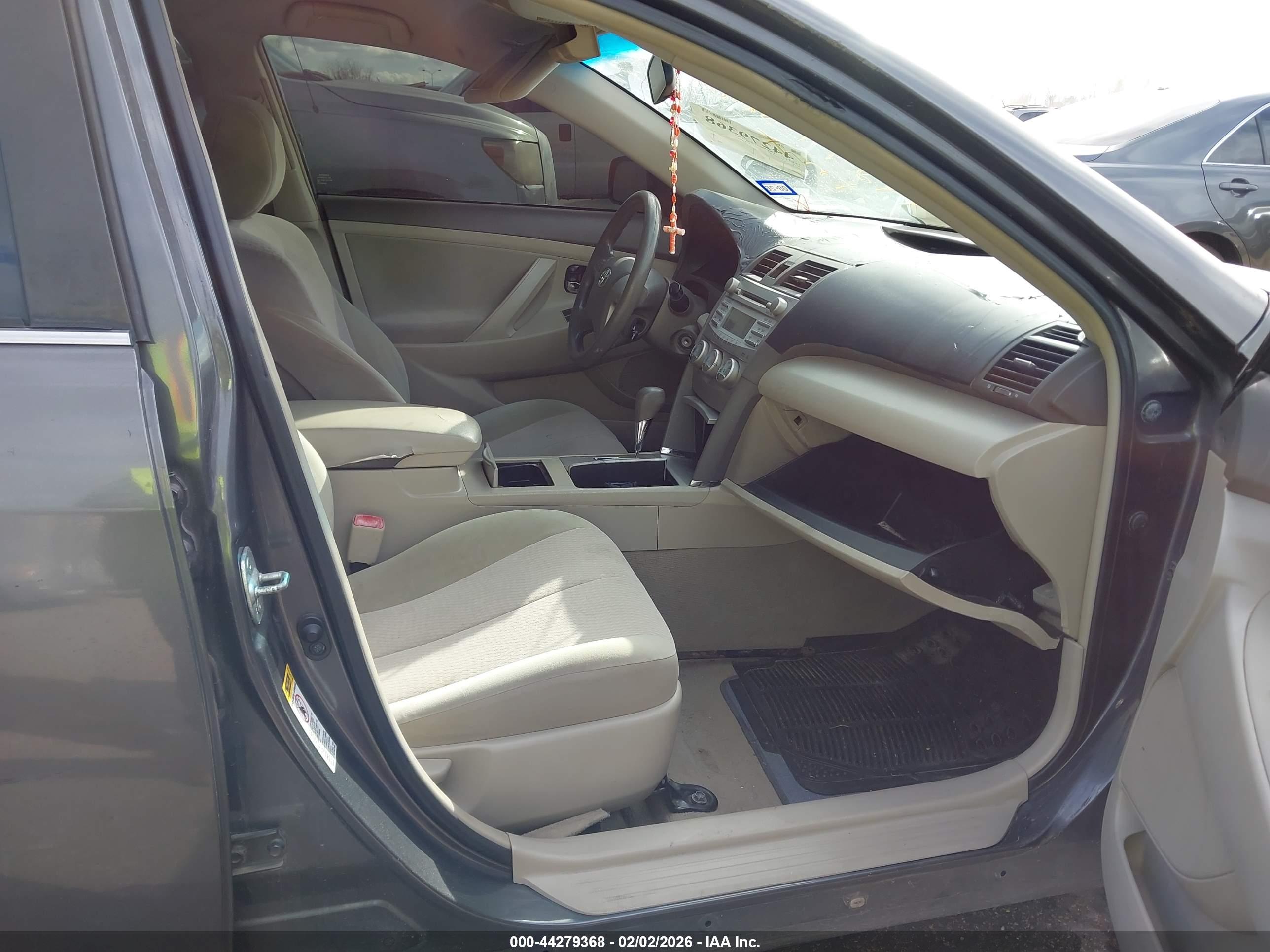 TOYOTA CAMRY image 5