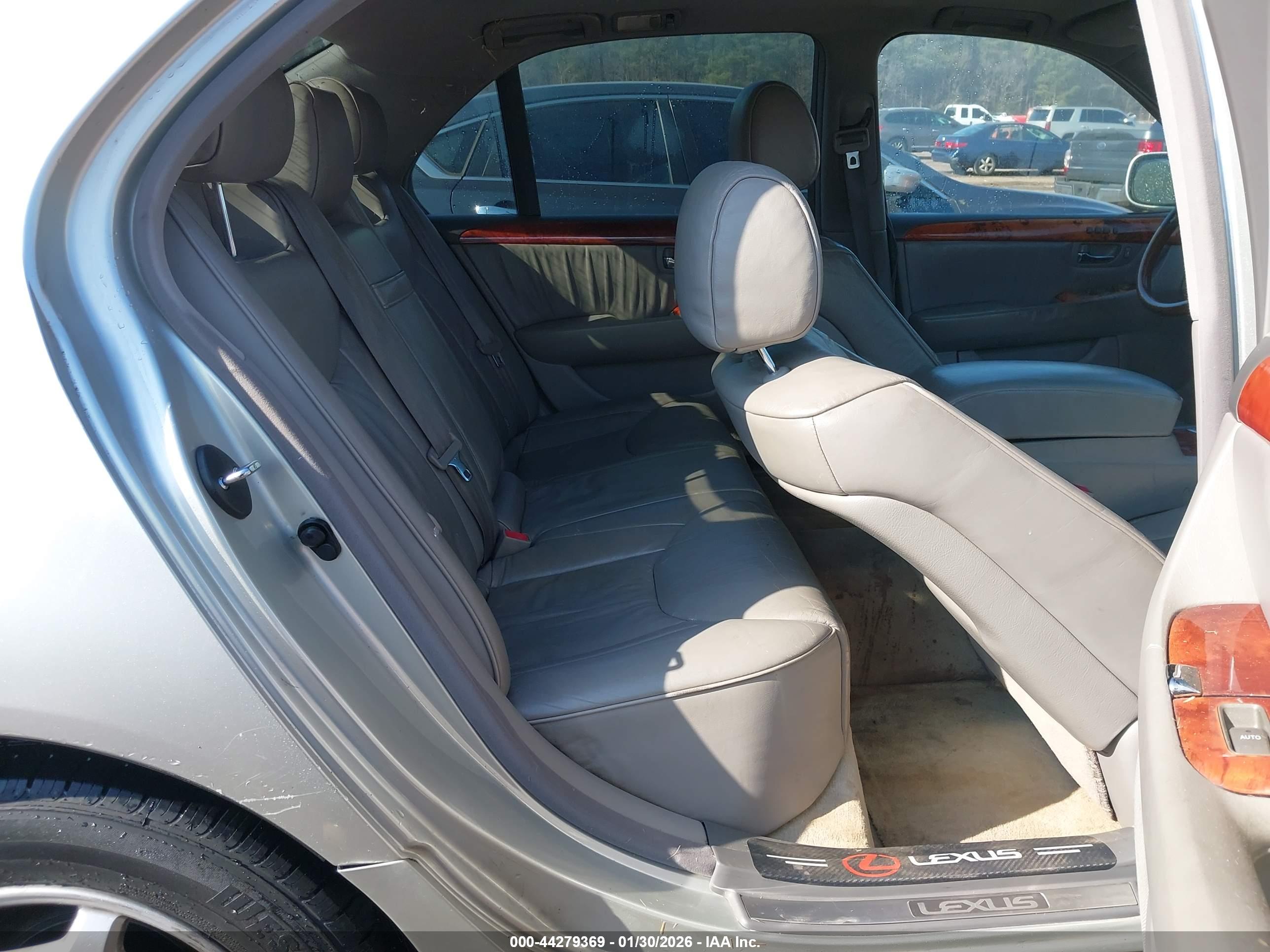 LEXUS LS image 8