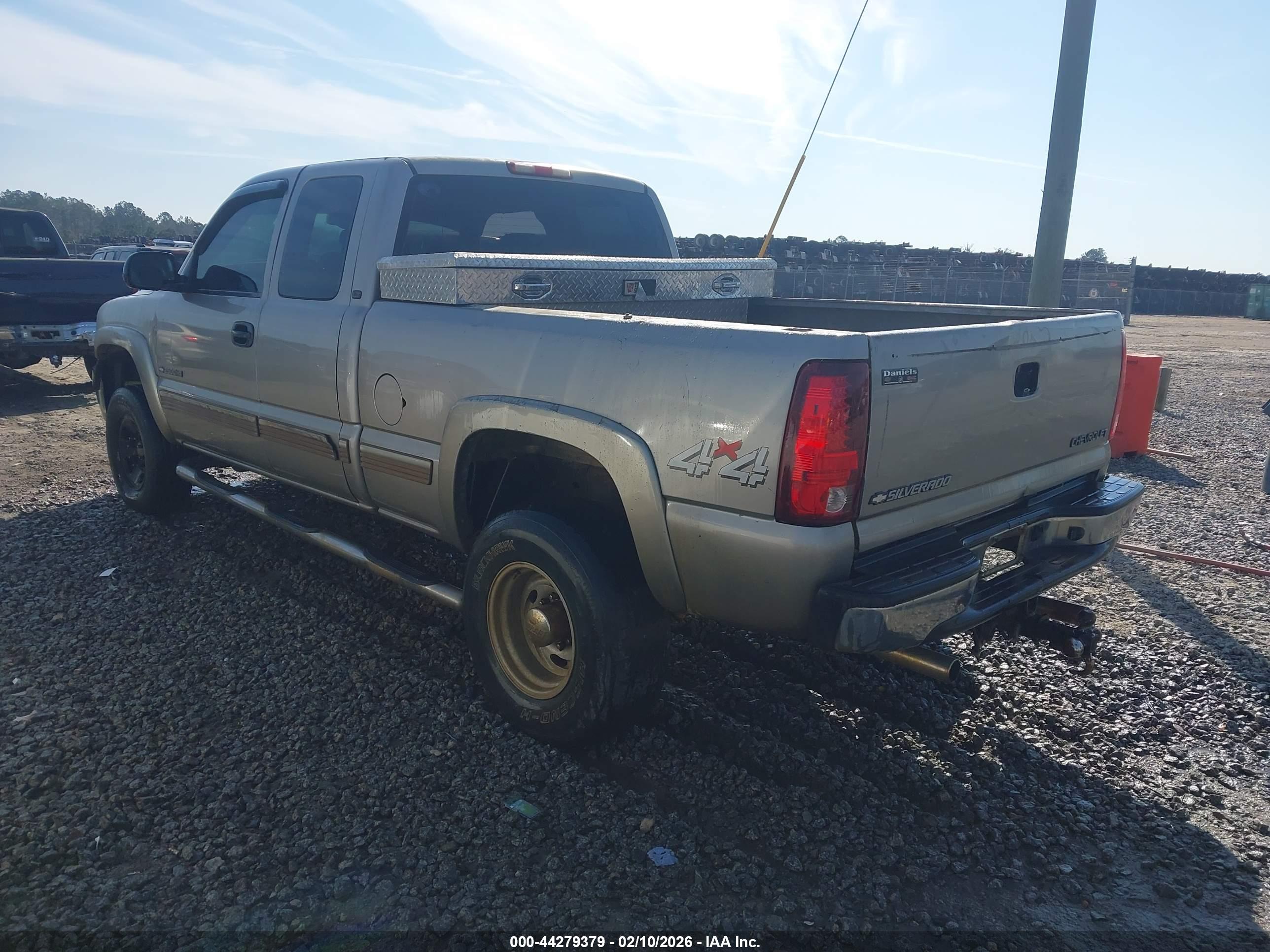 CHEVROLET SILVERADO image 3