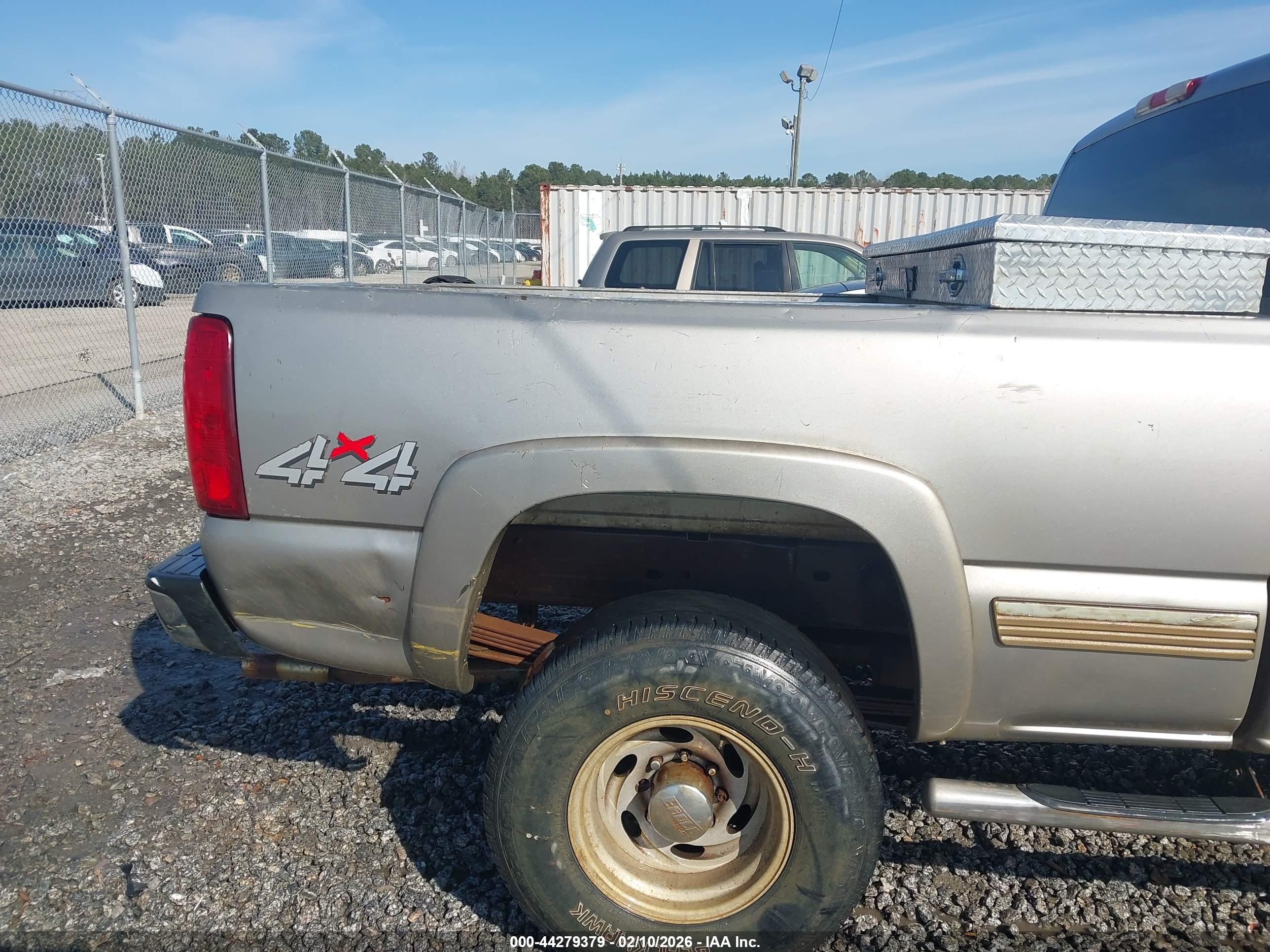 CHEVROLET SILVERADO image 6