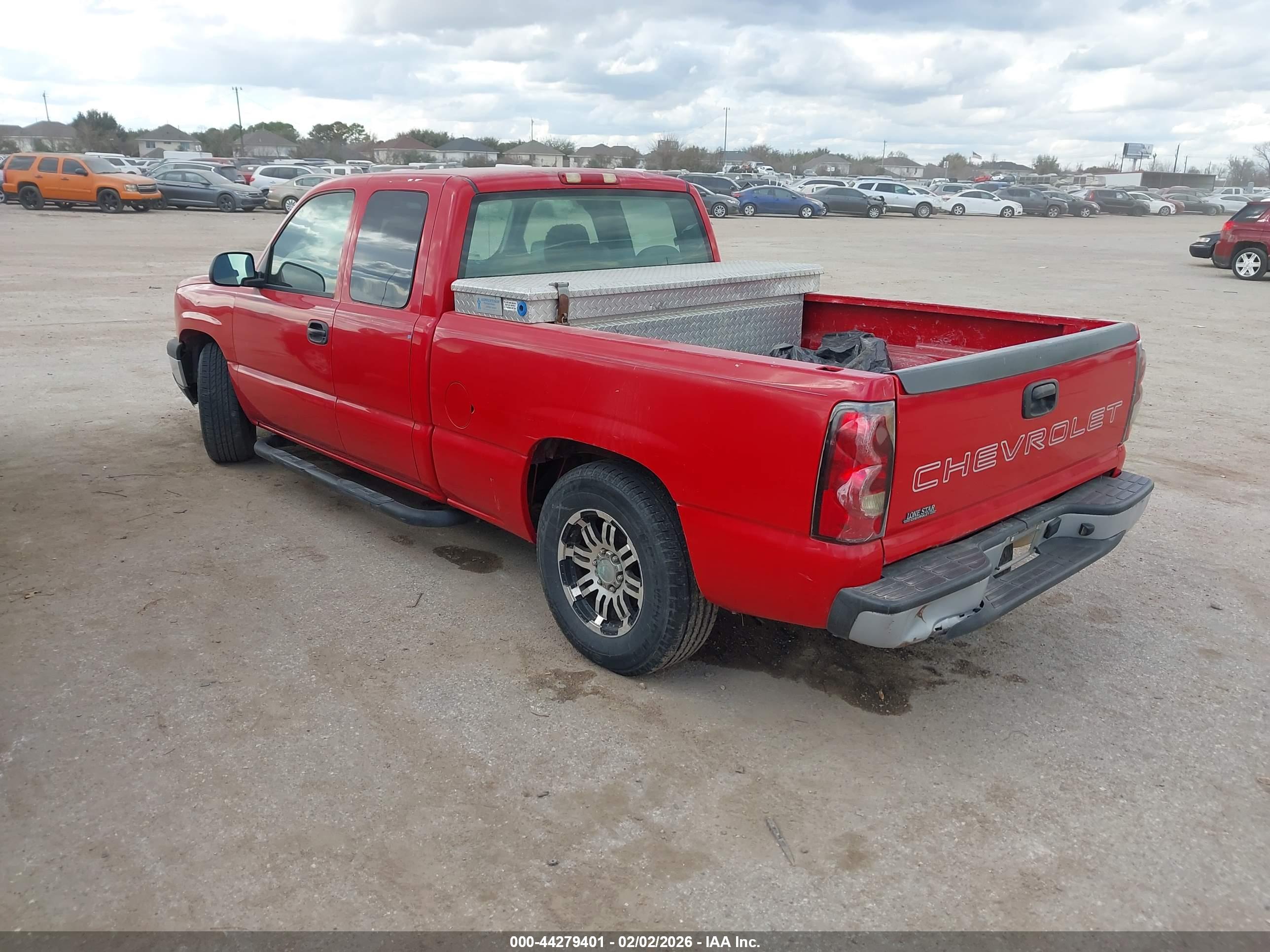 CHEVROLET SILVERADO image 3