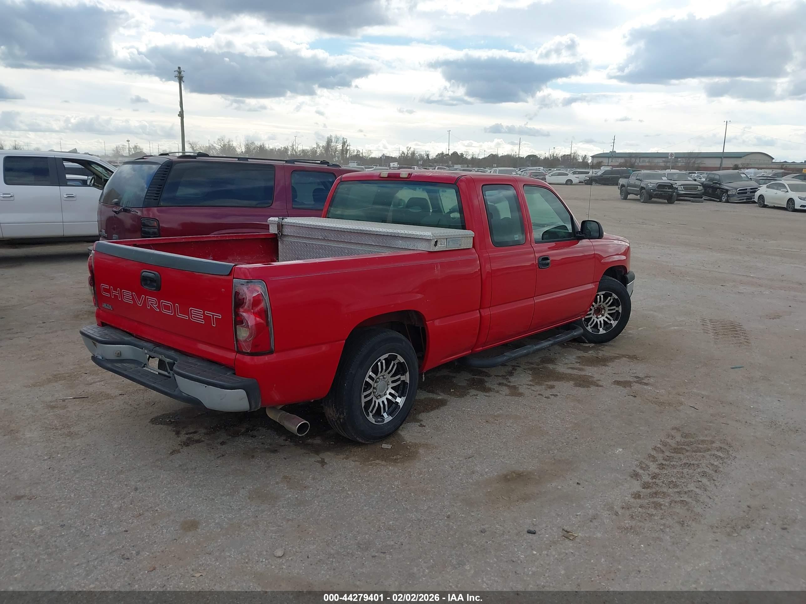 CHEVROLET SILVERADO image 4