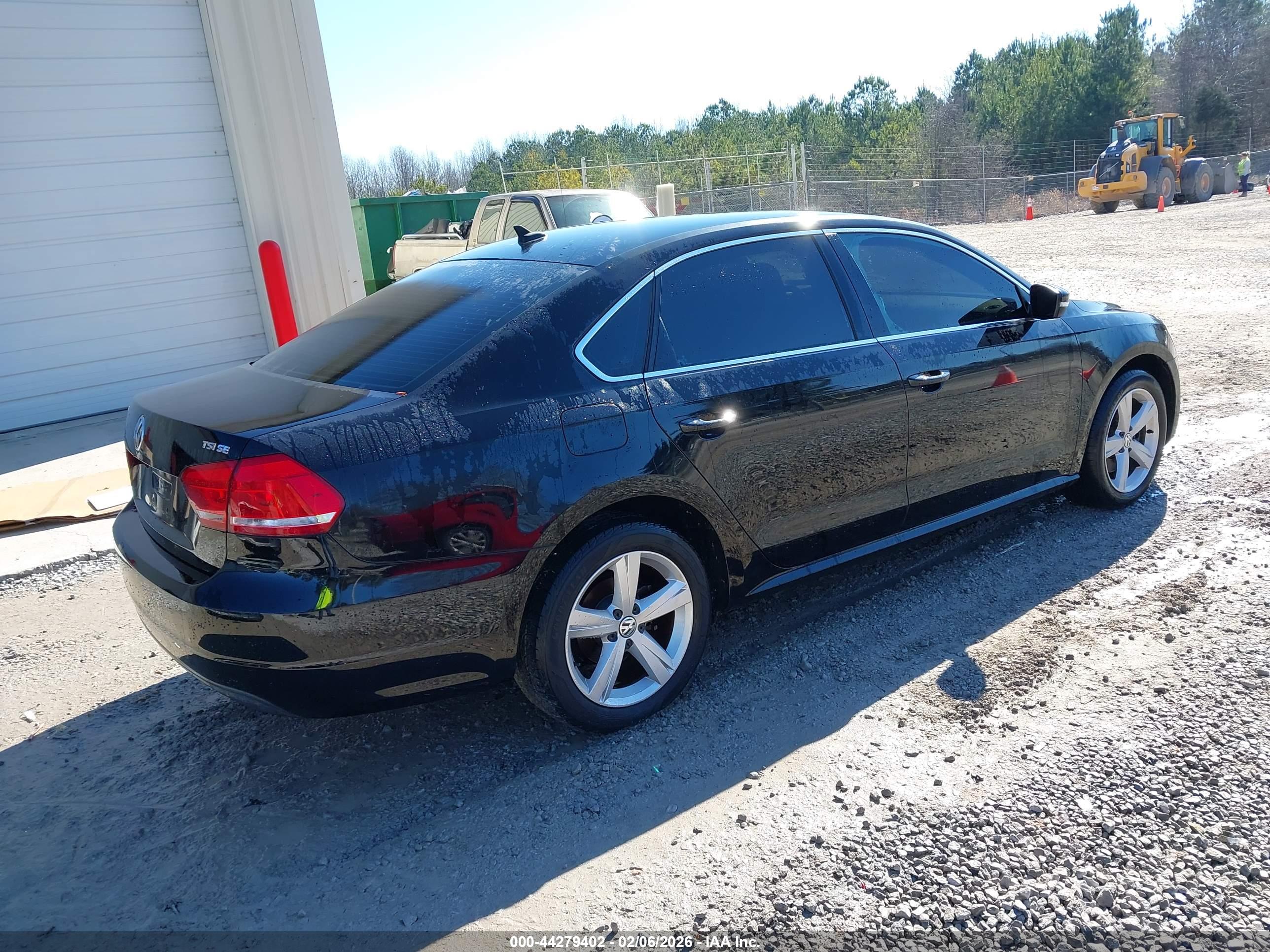 VOLKSWAGEN PASSAT image 4