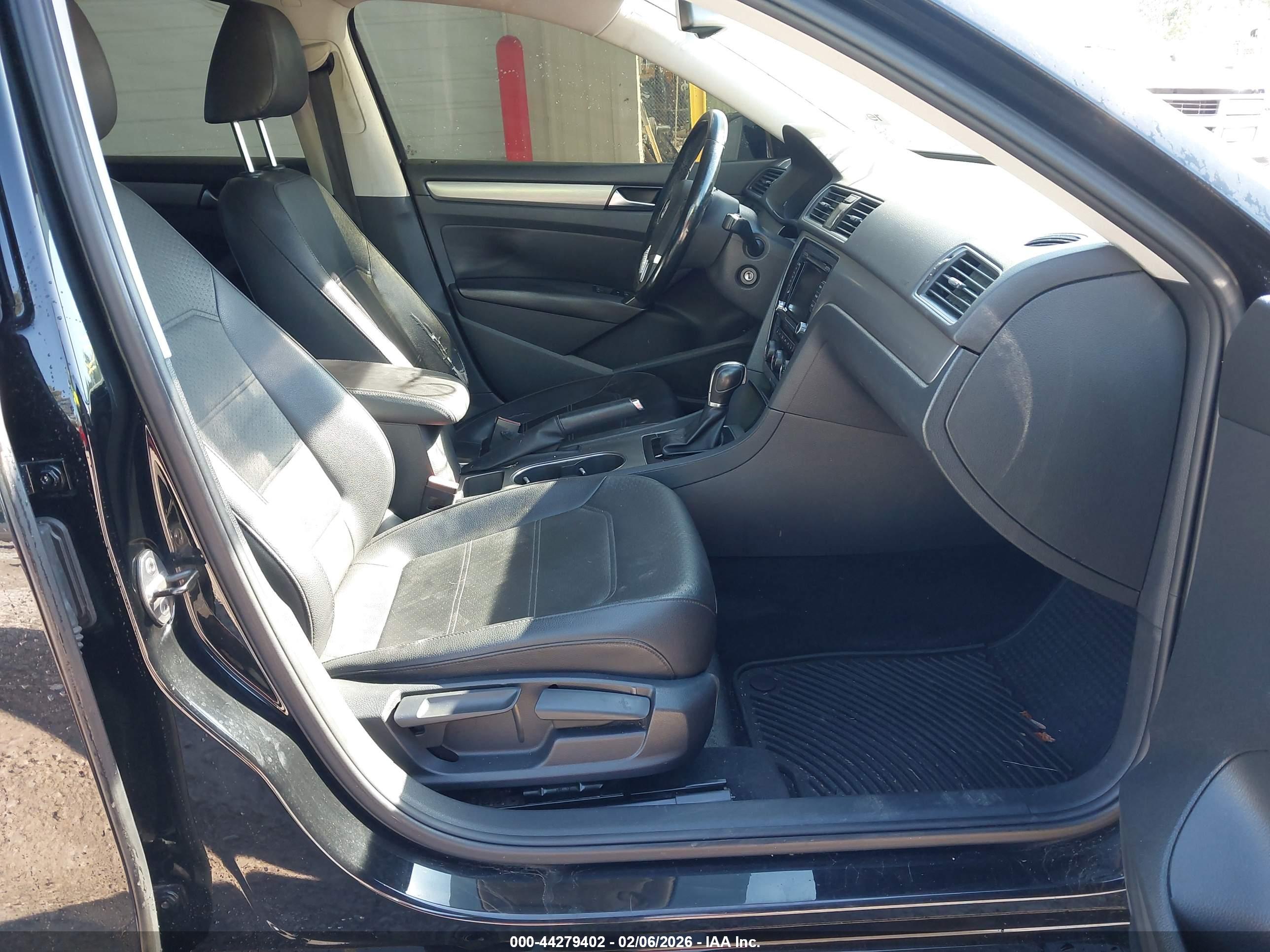VOLKSWAGEN PASSAT image 5