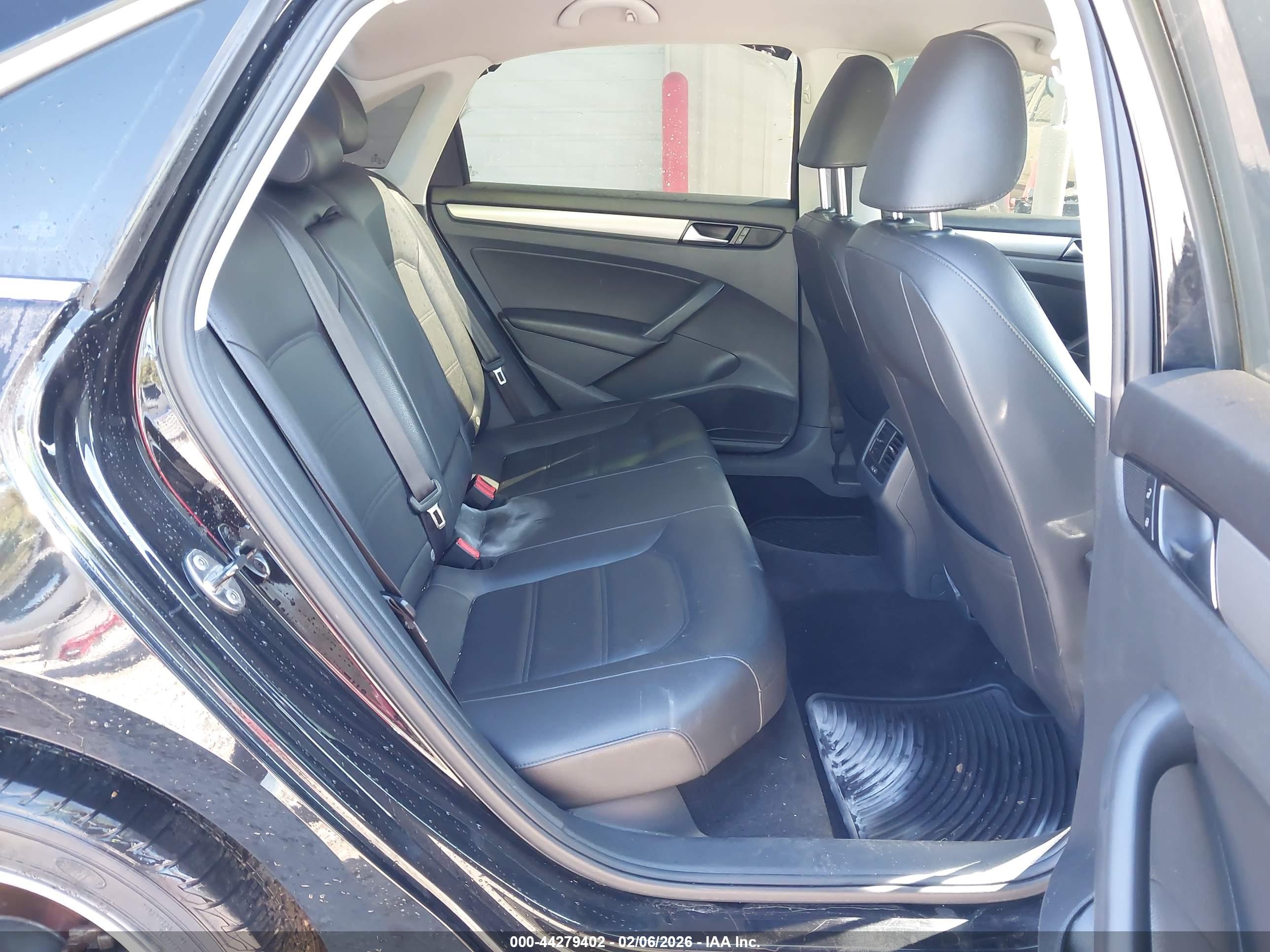 VOLKSWAGEN PASSAT image 8
