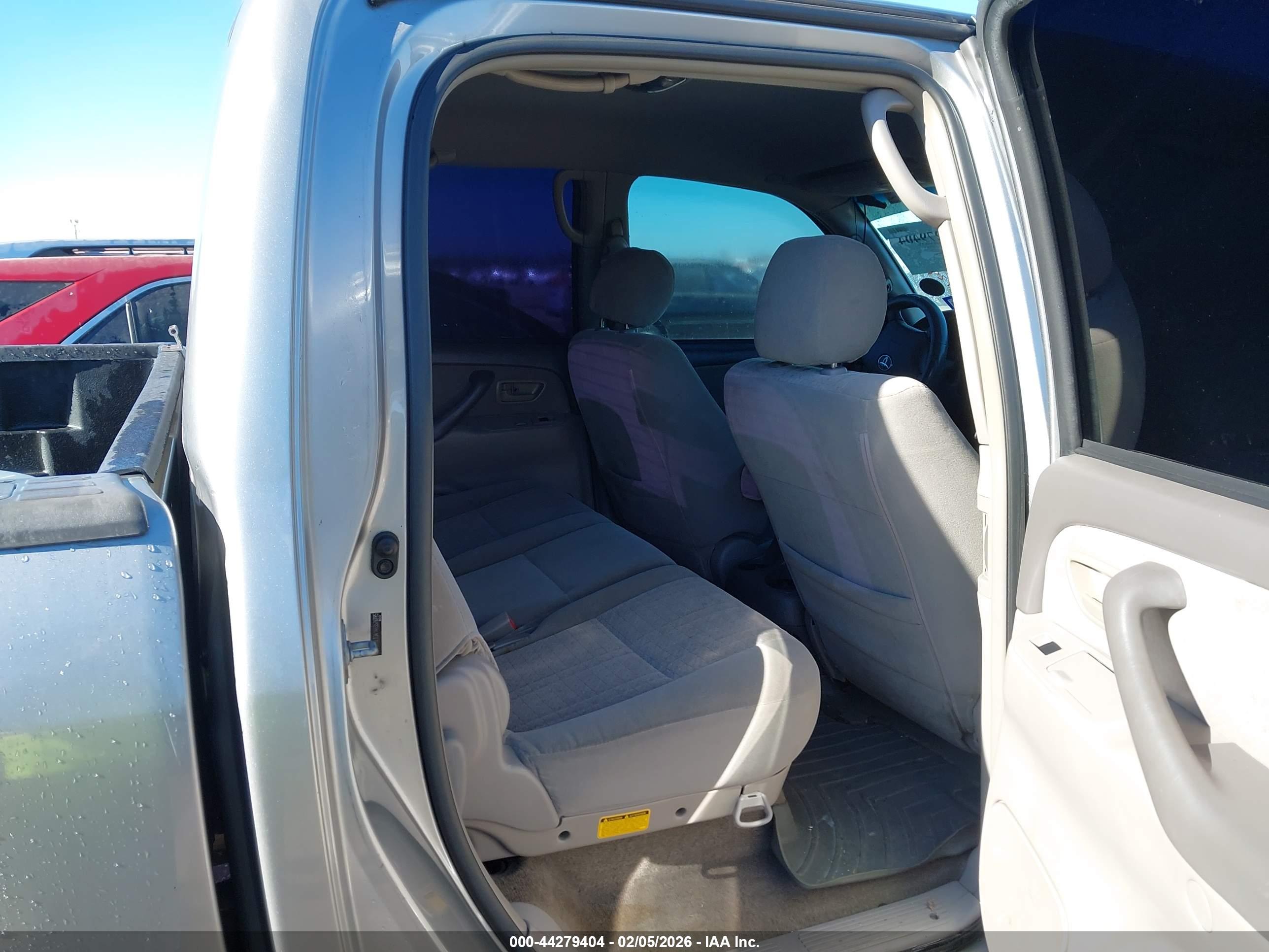 TOYOTA TUNDRA image 8