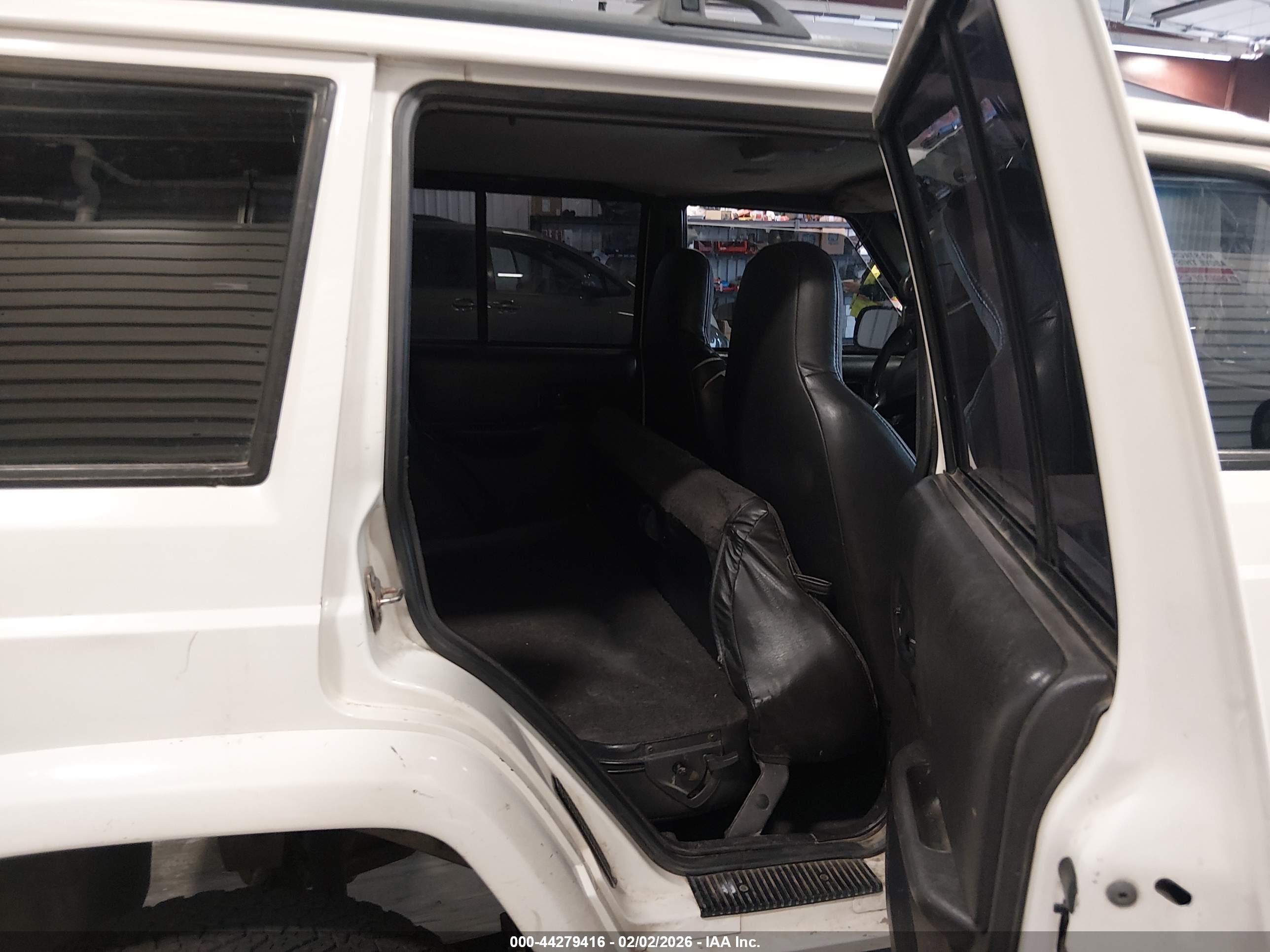 JEEP CHEROKEE image 8