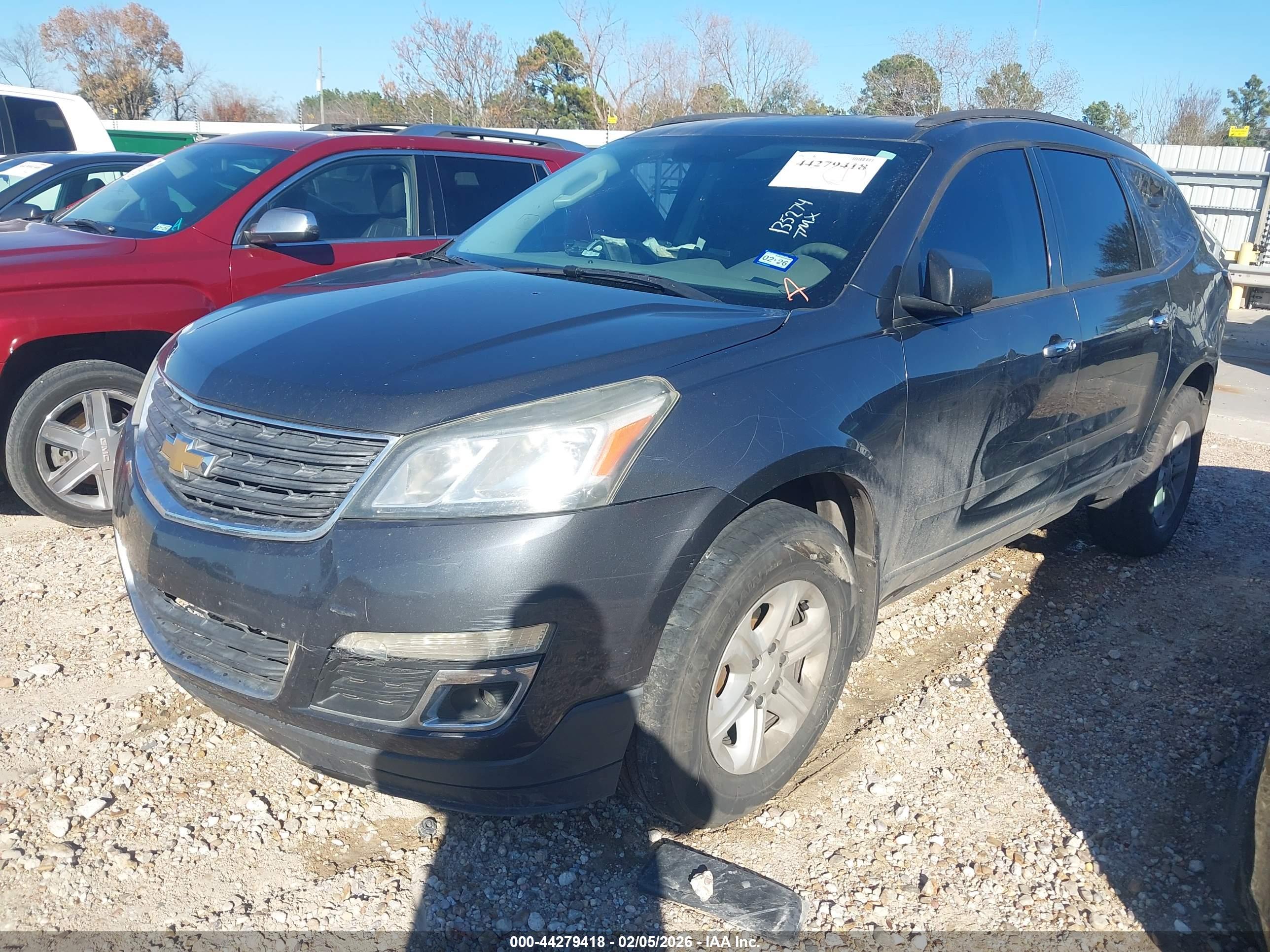 CHEVROLET TRAVERSE image 2