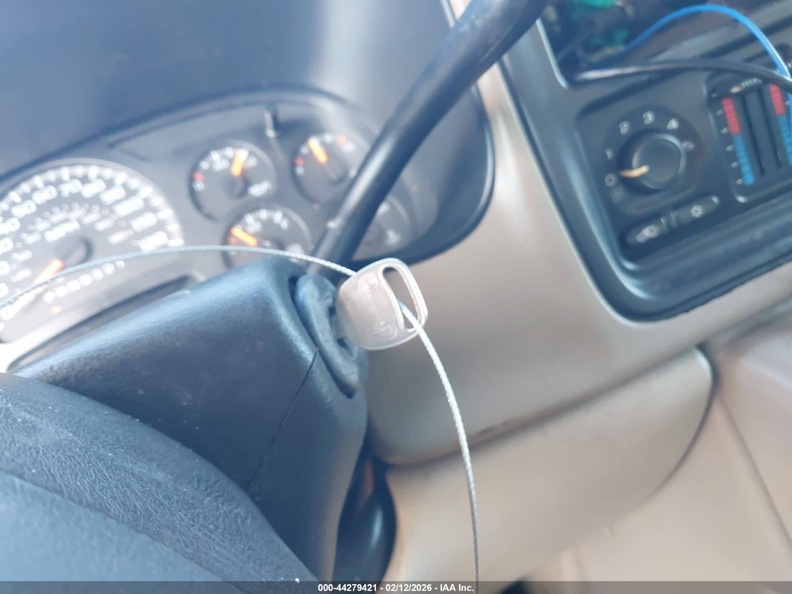 CHEVROLET SUBURBAN image 11