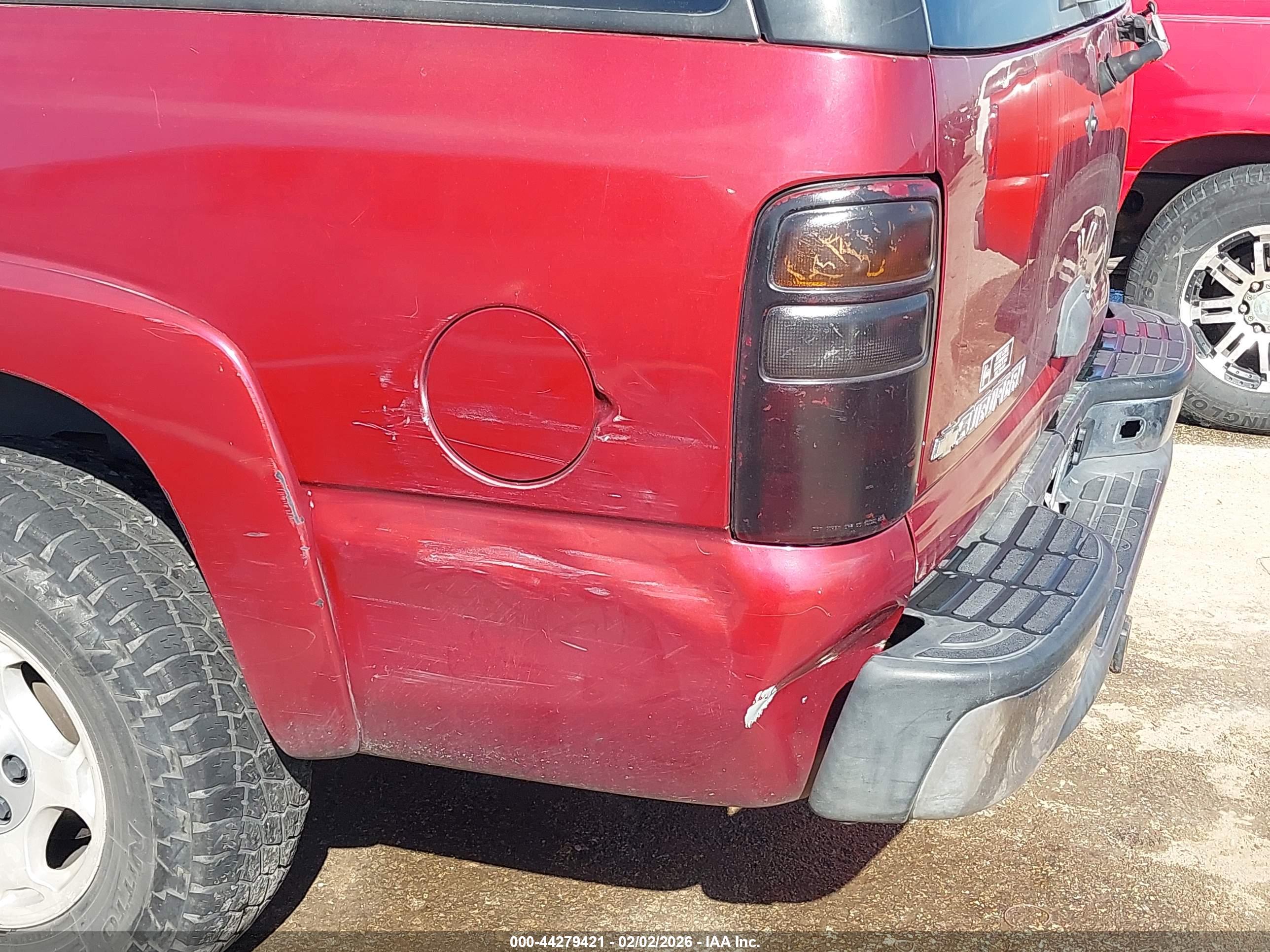 CHEVROLET SUBURBAN image 6