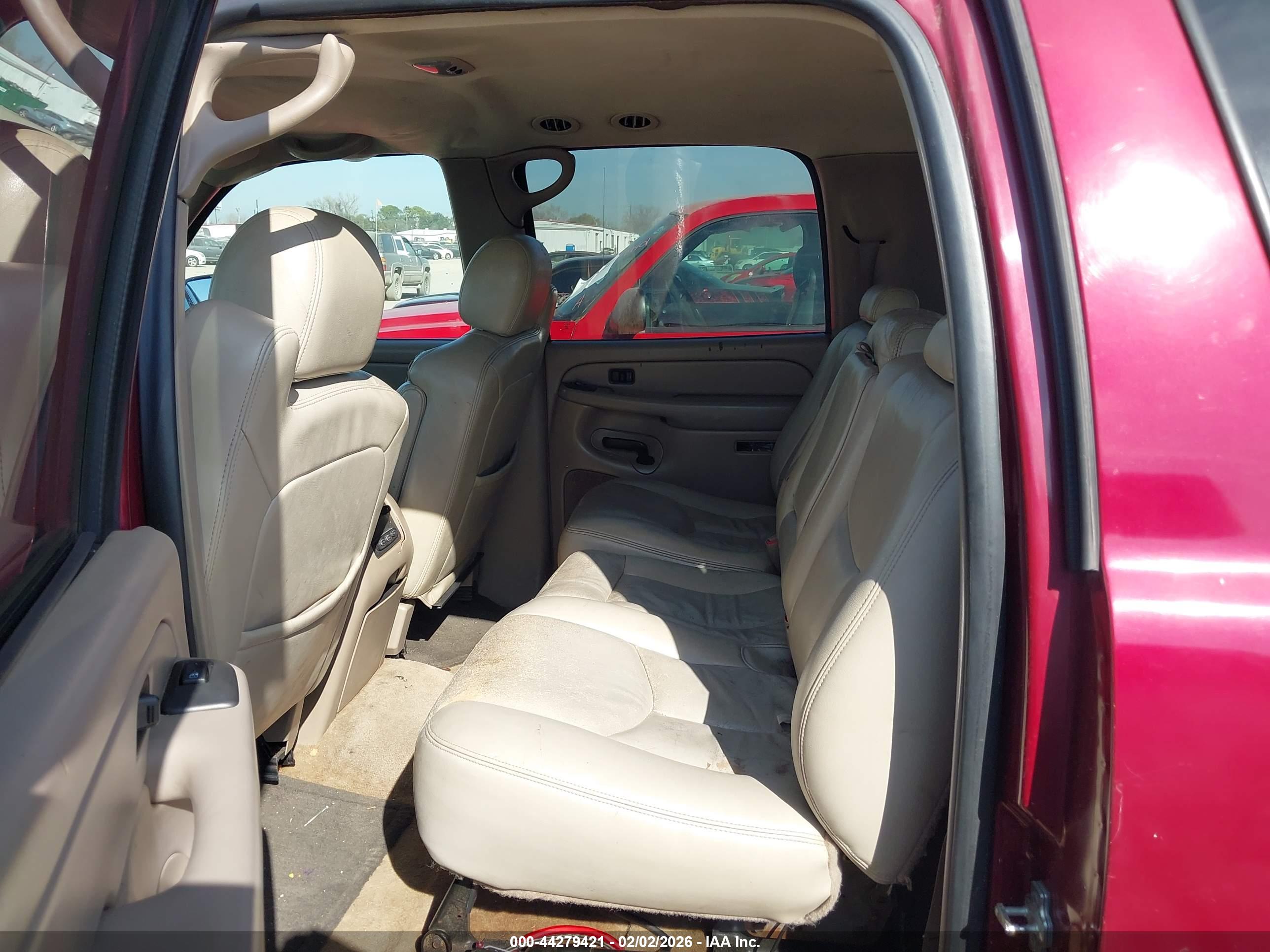 CHEVROLET SUBURBAN image 8