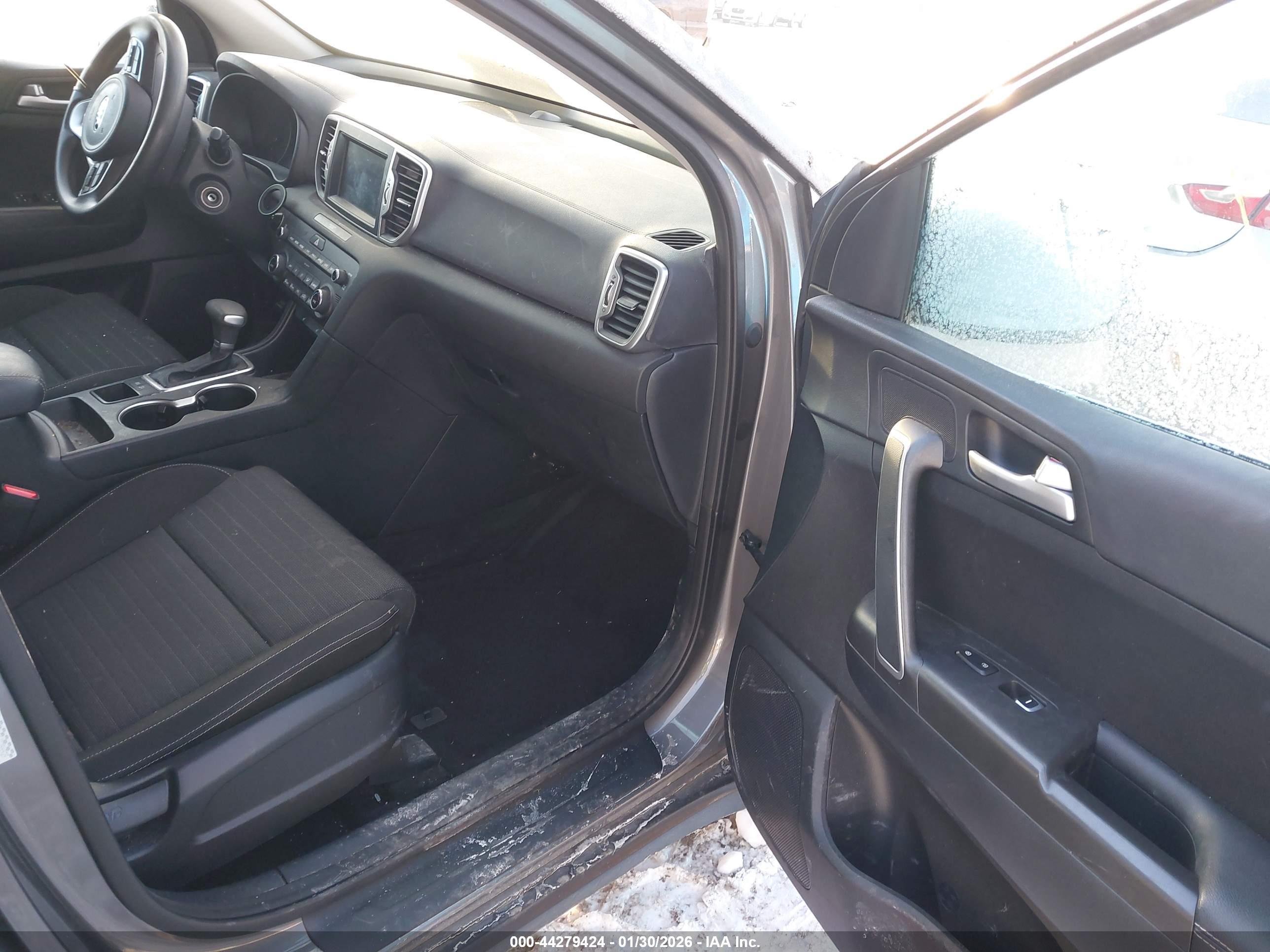 KIA SPORTAGE image 5