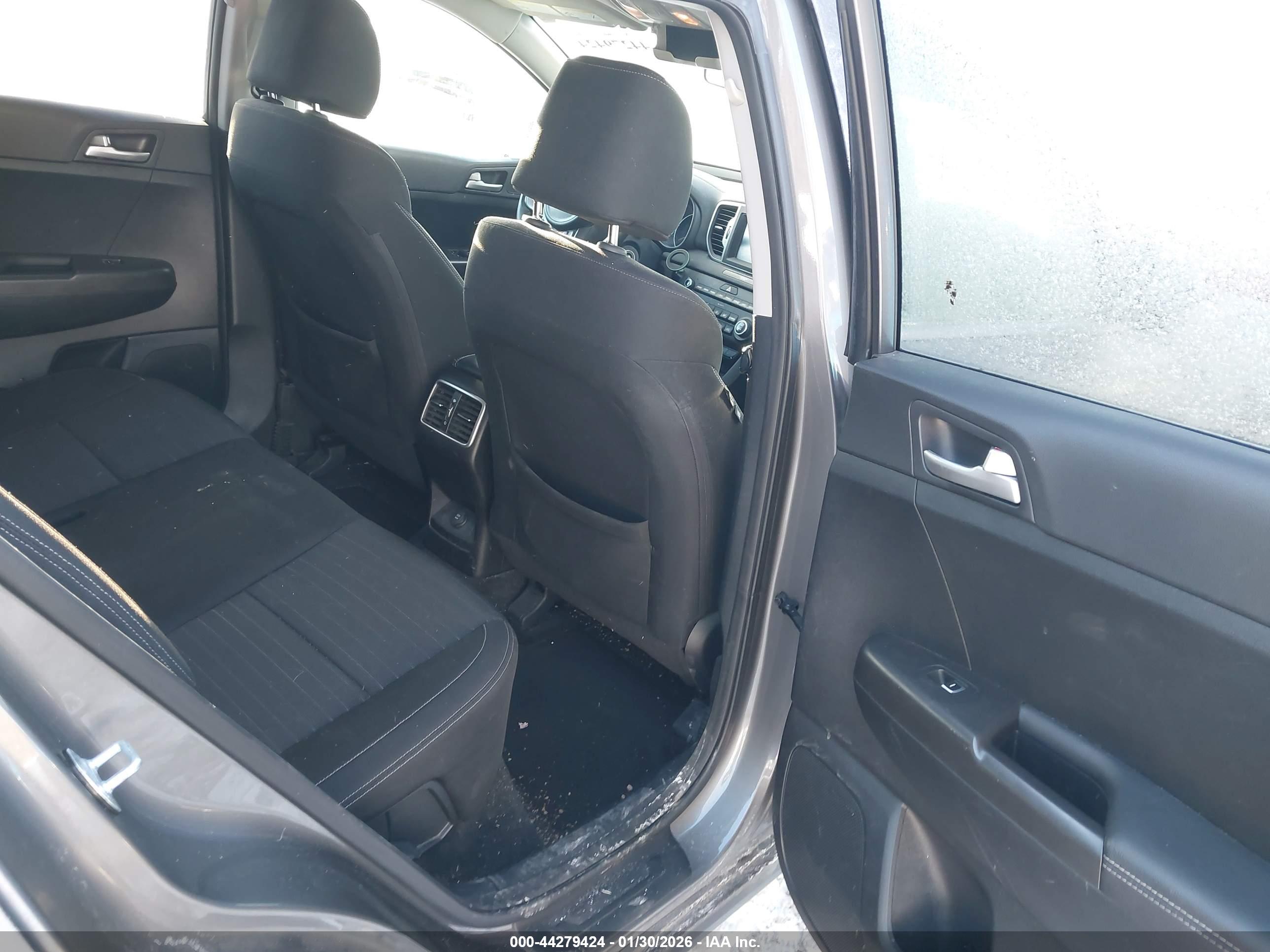 KIA SPORTAGE image 8