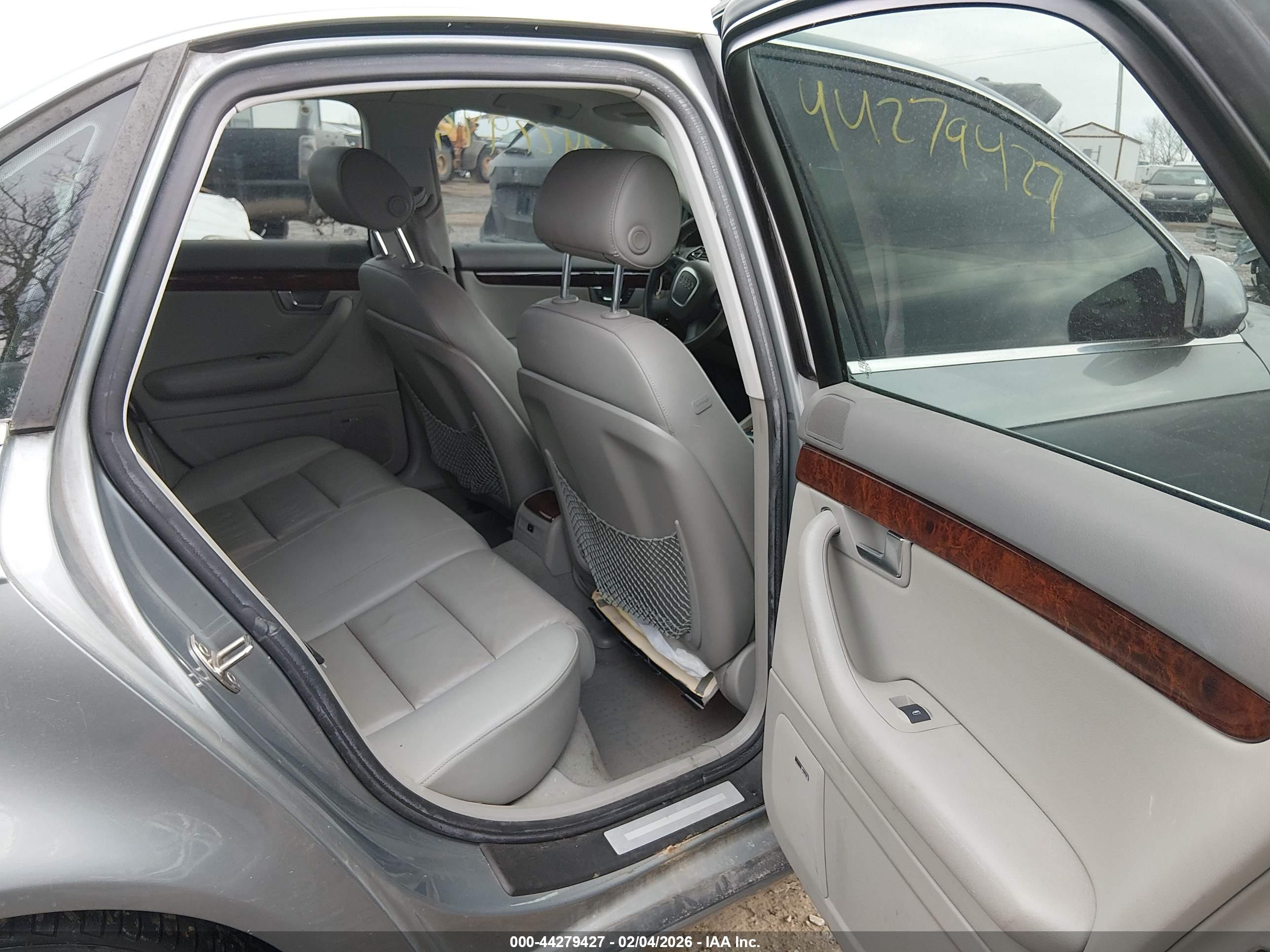 AUDI A4 image 8