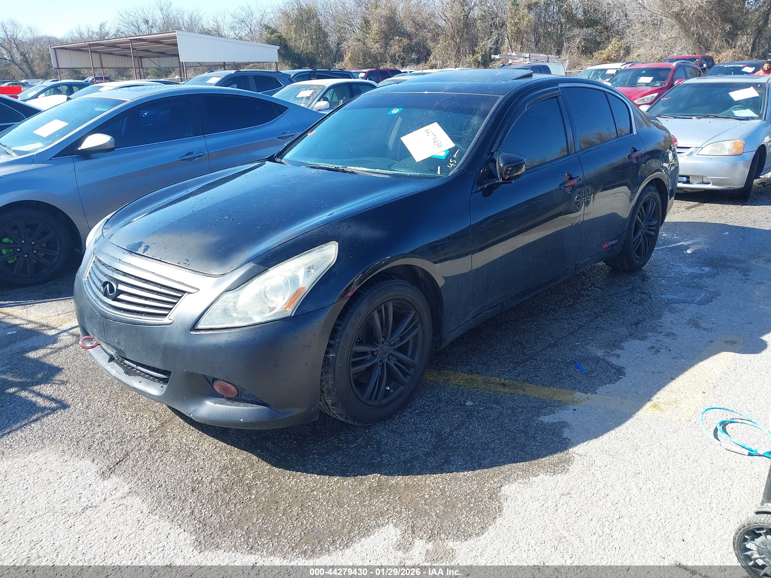 INFINITI G37 image 2