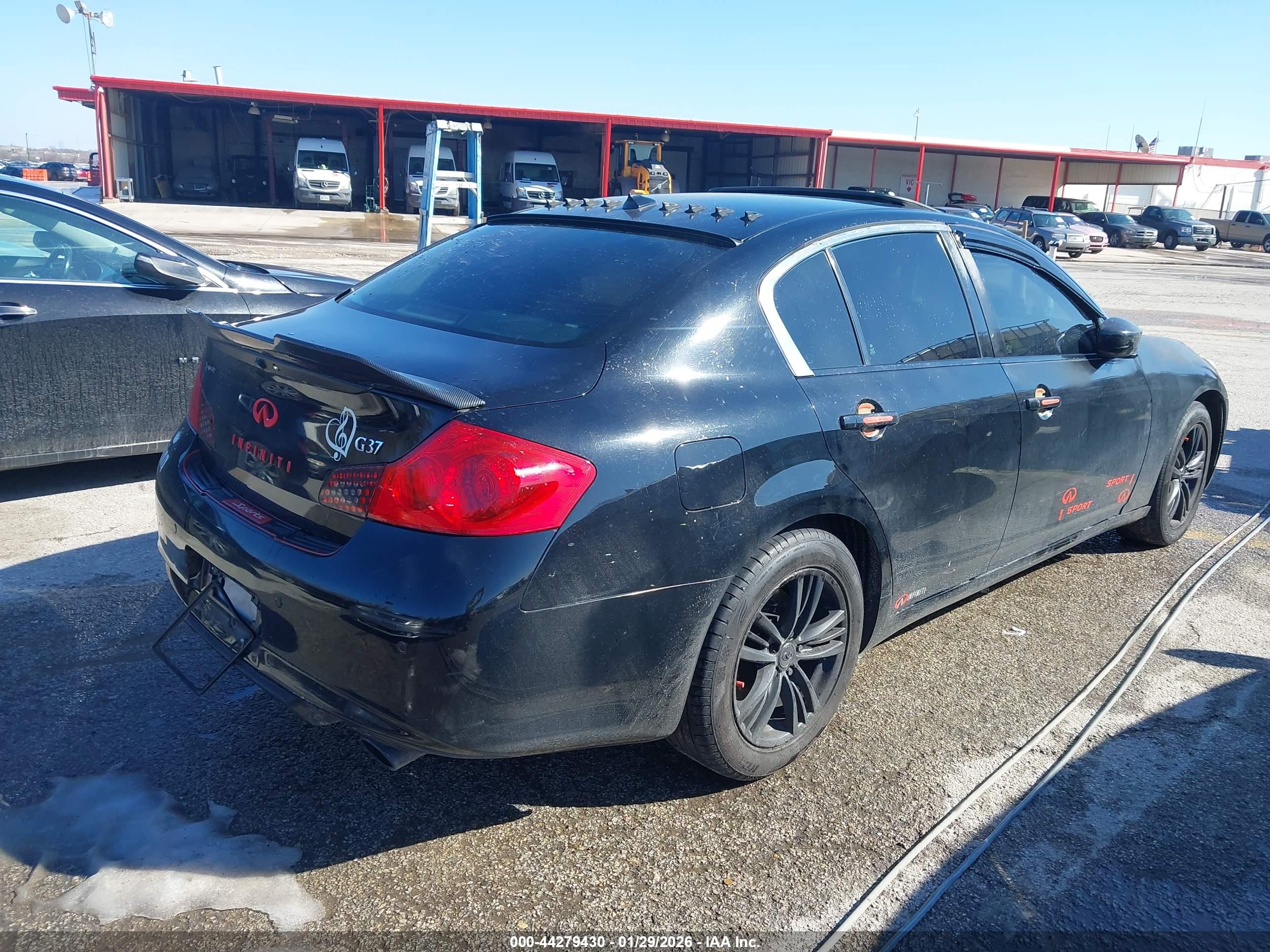 INFINITI G37 image 4