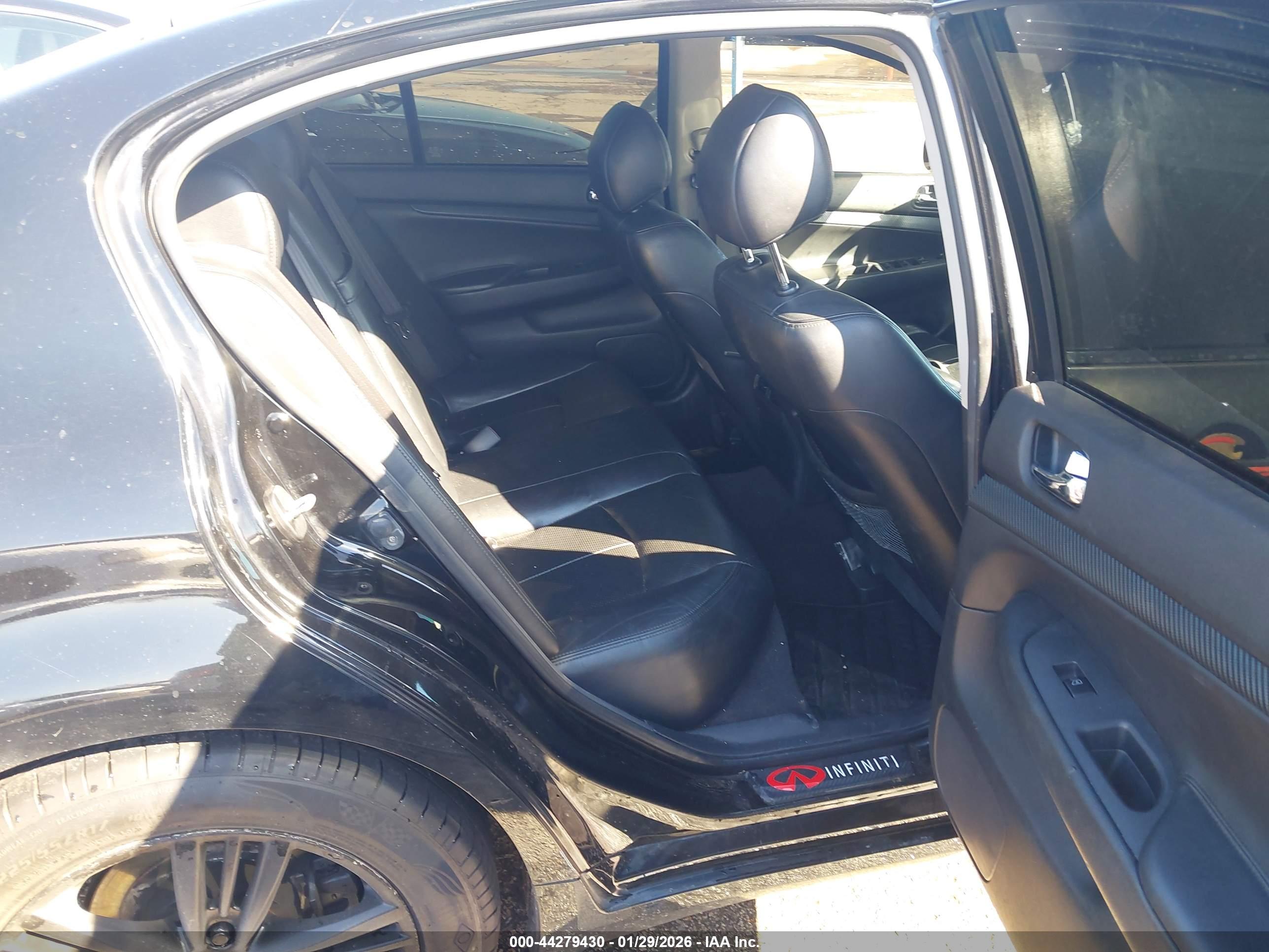 INFINITI G37 image 8