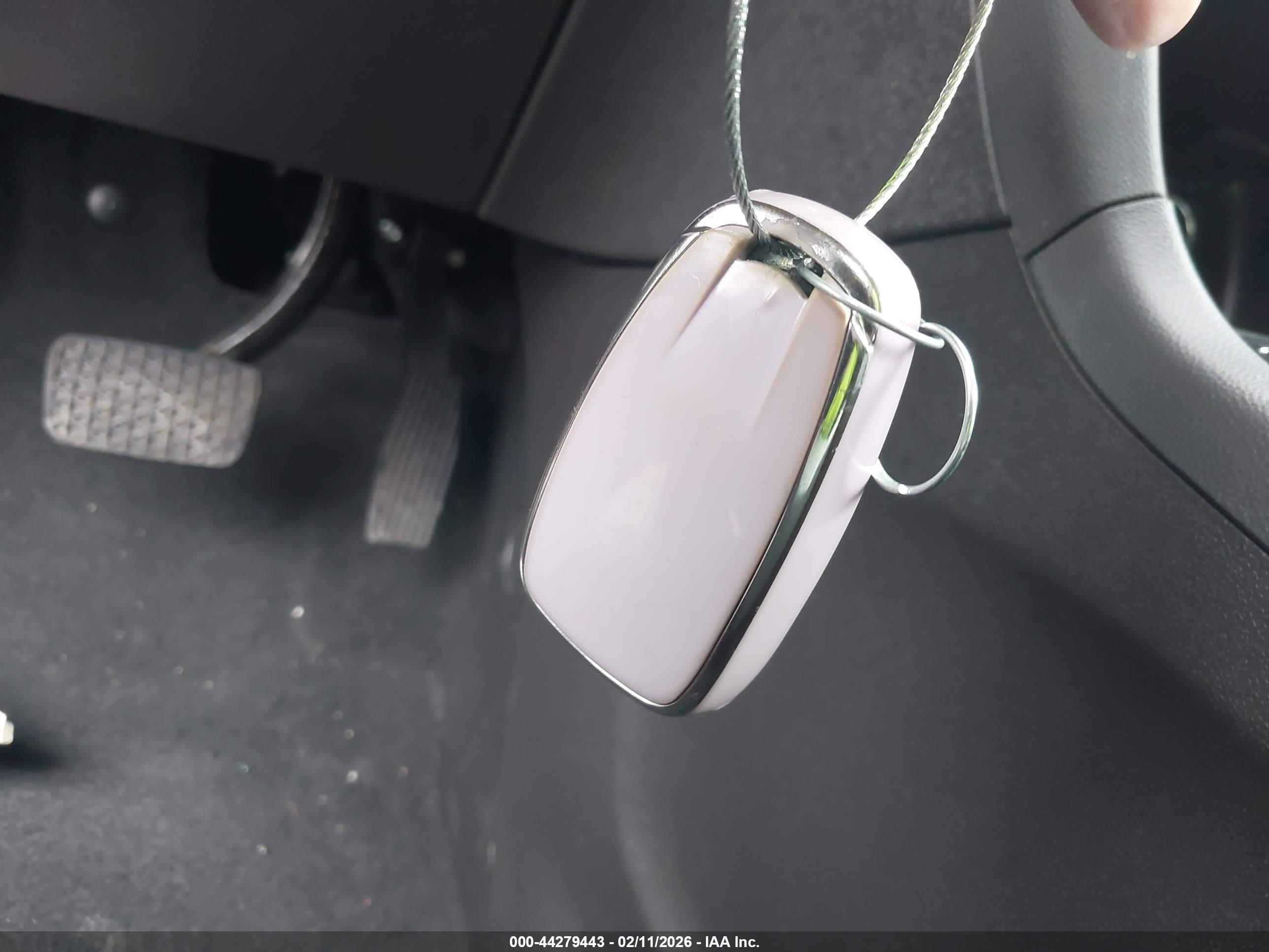 CHEVROLET EQUINOX image 11