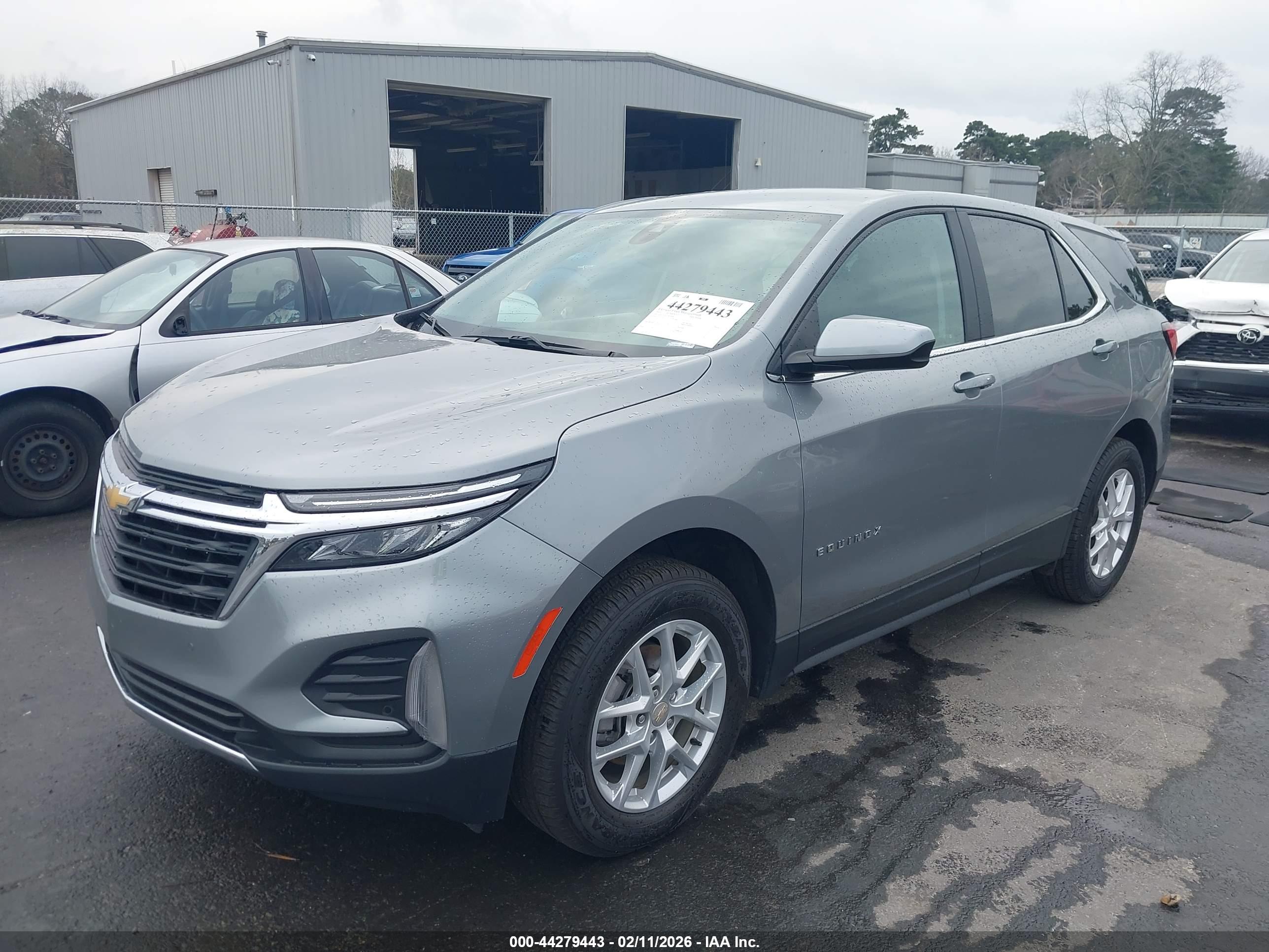 CHEVROLET EQUINOX image 2