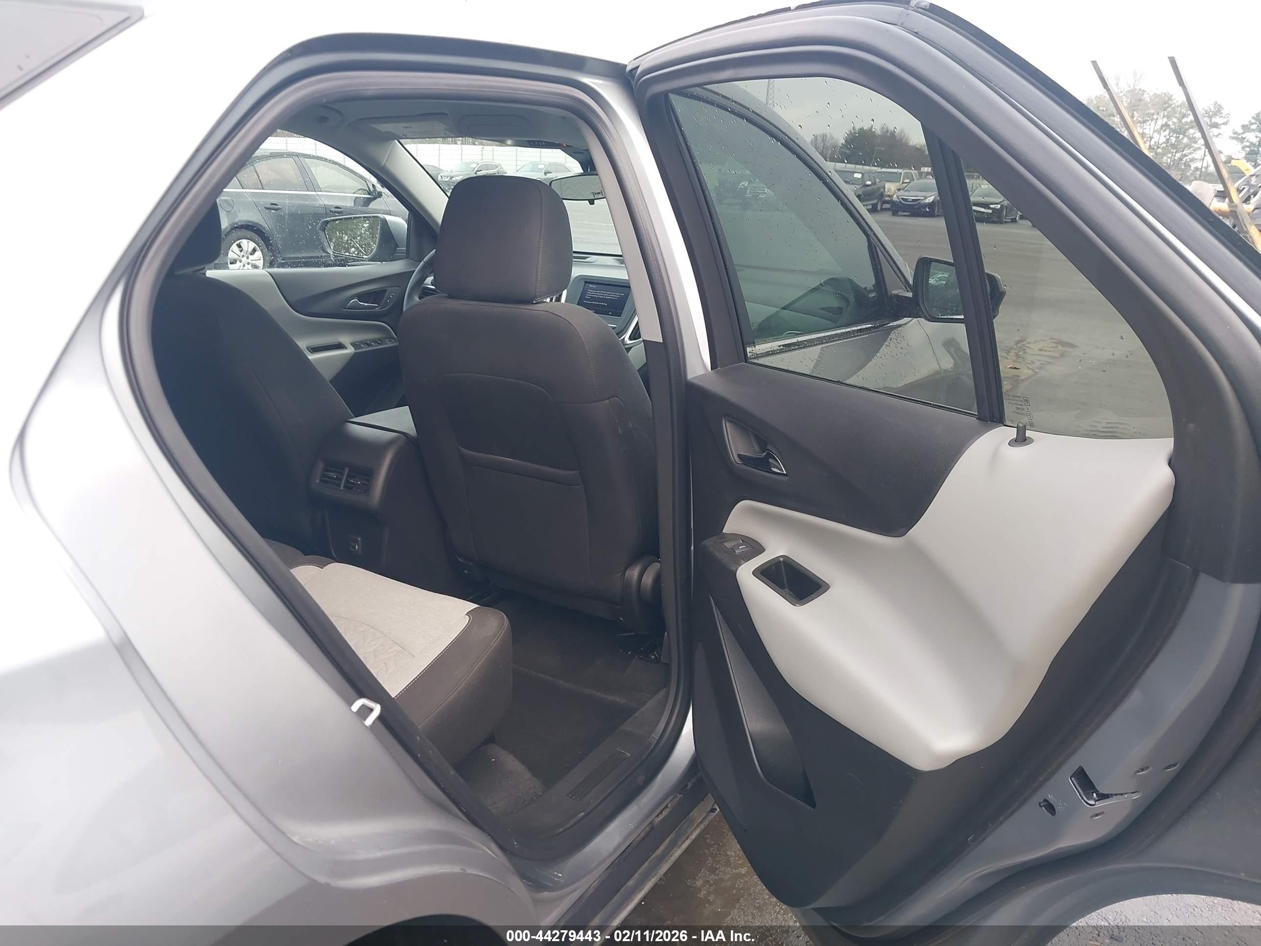 CHEVROLET EQUINOX image 8