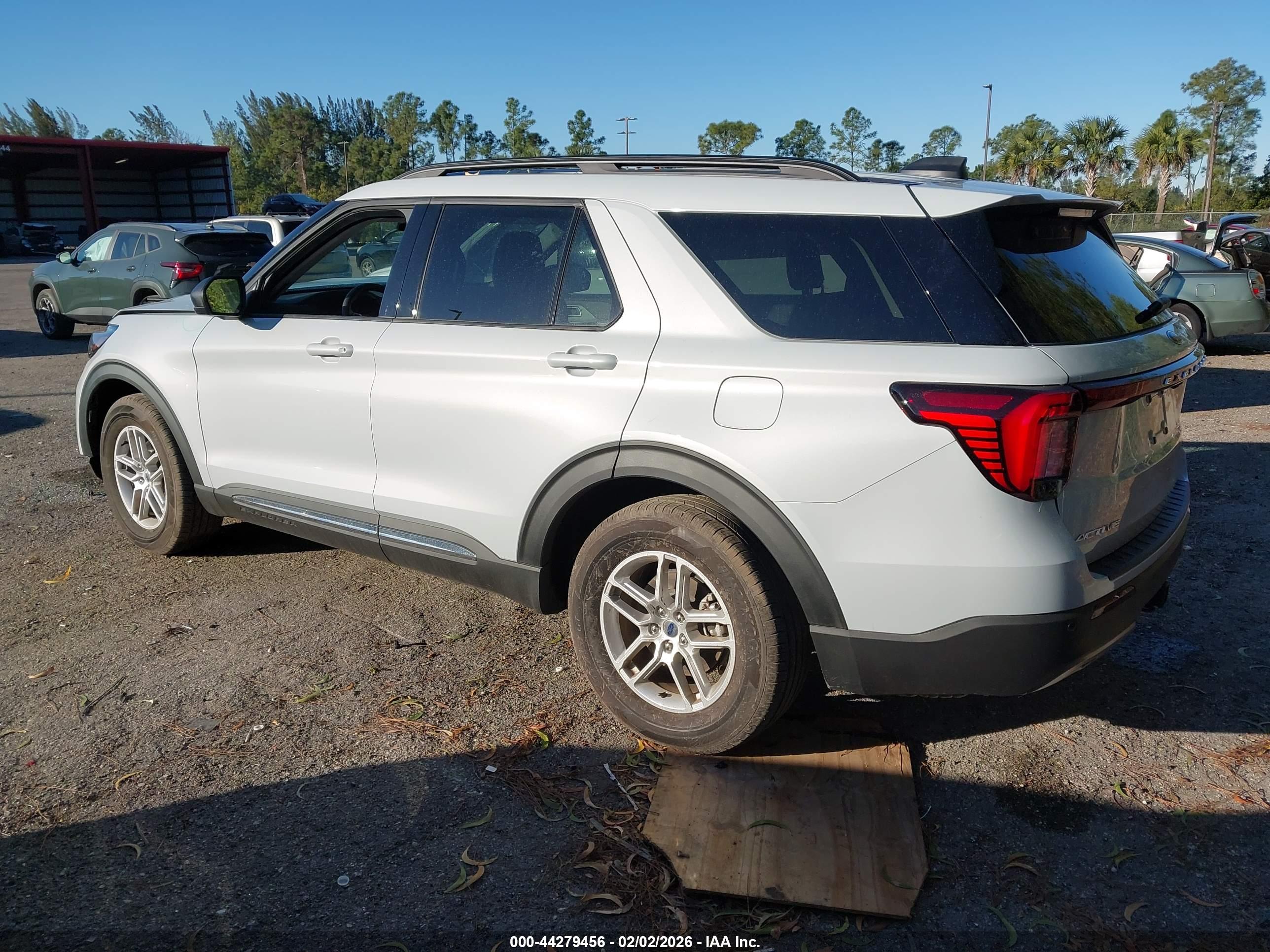 FORD EXPLORER image 3