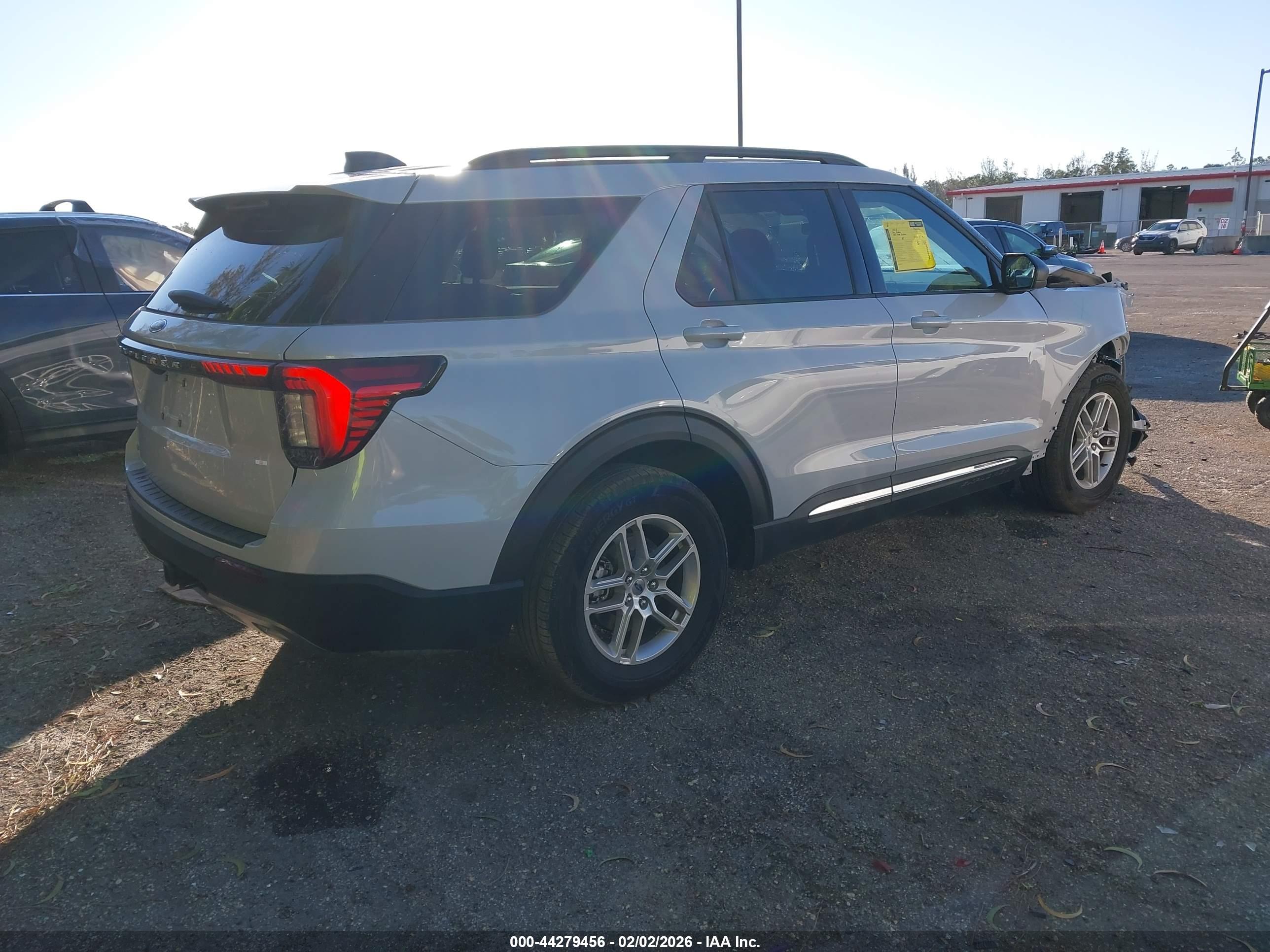 FORD EXPLORER image 4