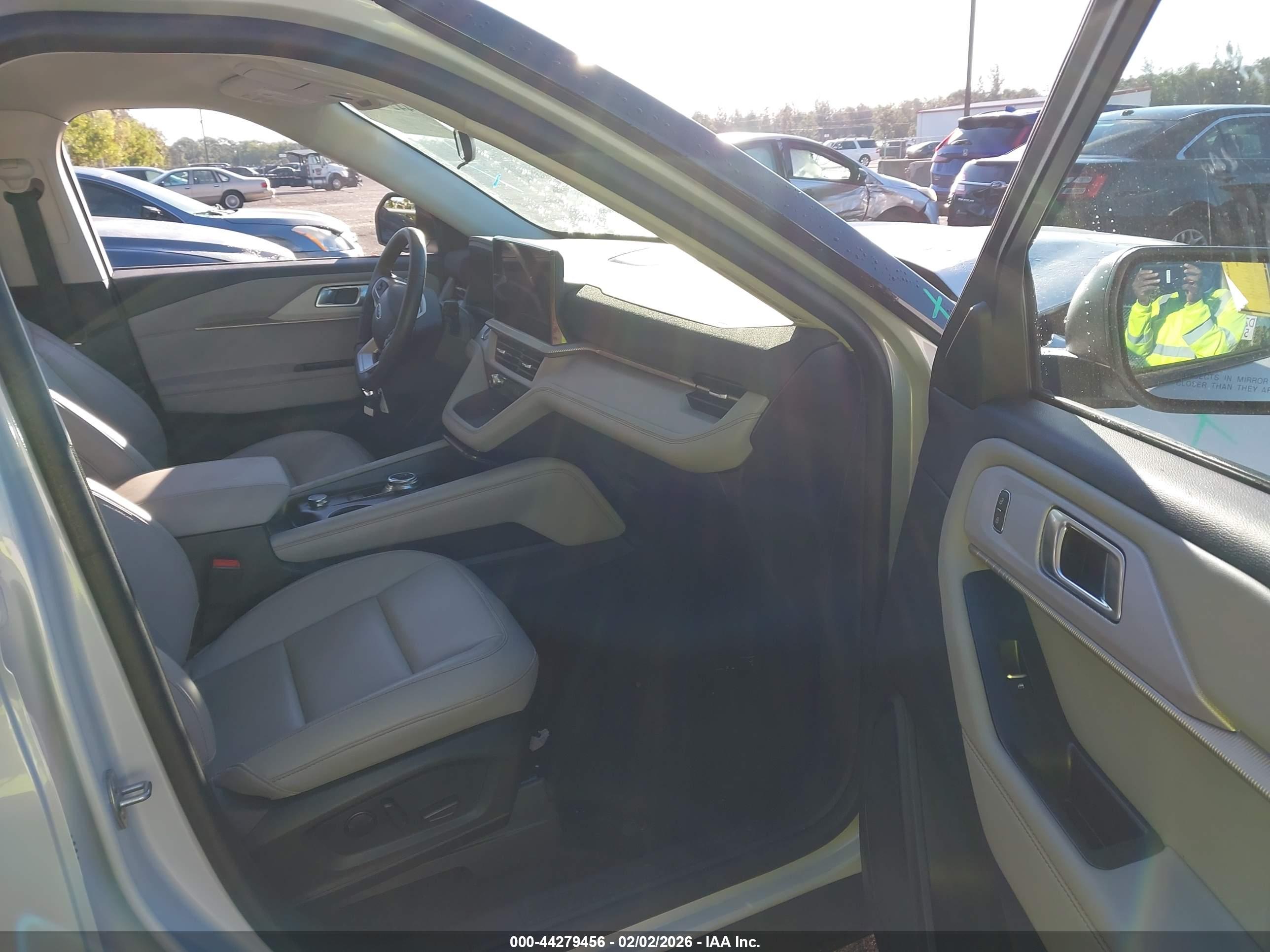 FORD EXPLORER image 5
