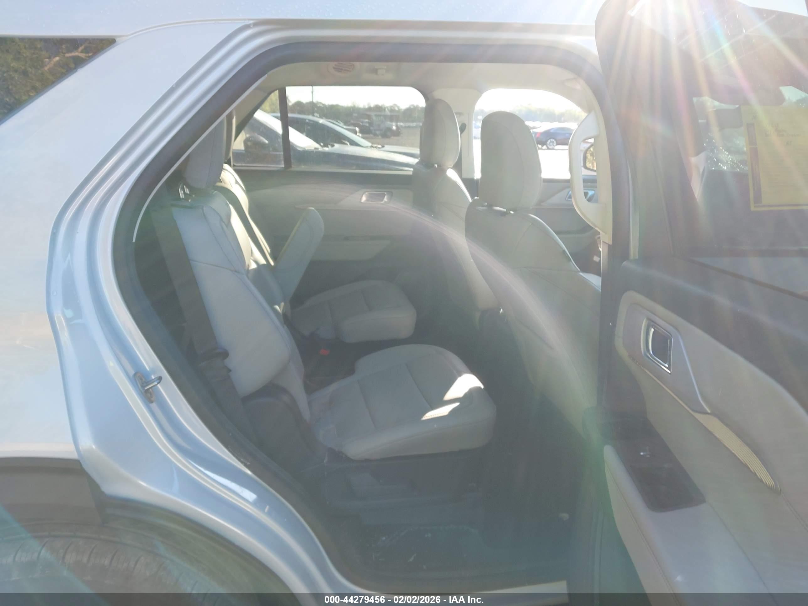 FORD EXPLORER image 8