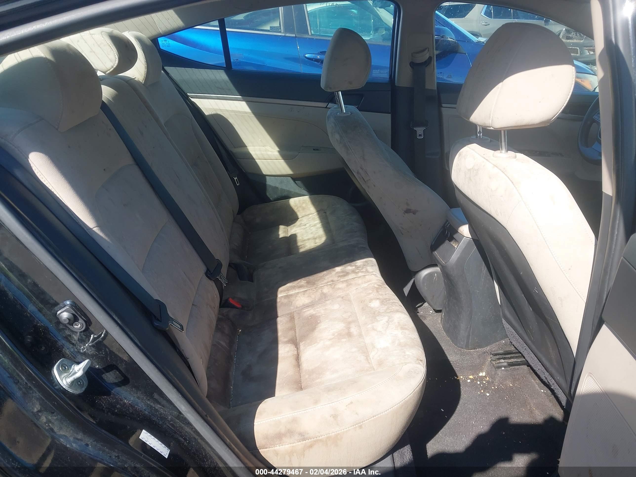 HYUNDAI ELANTRA image 8