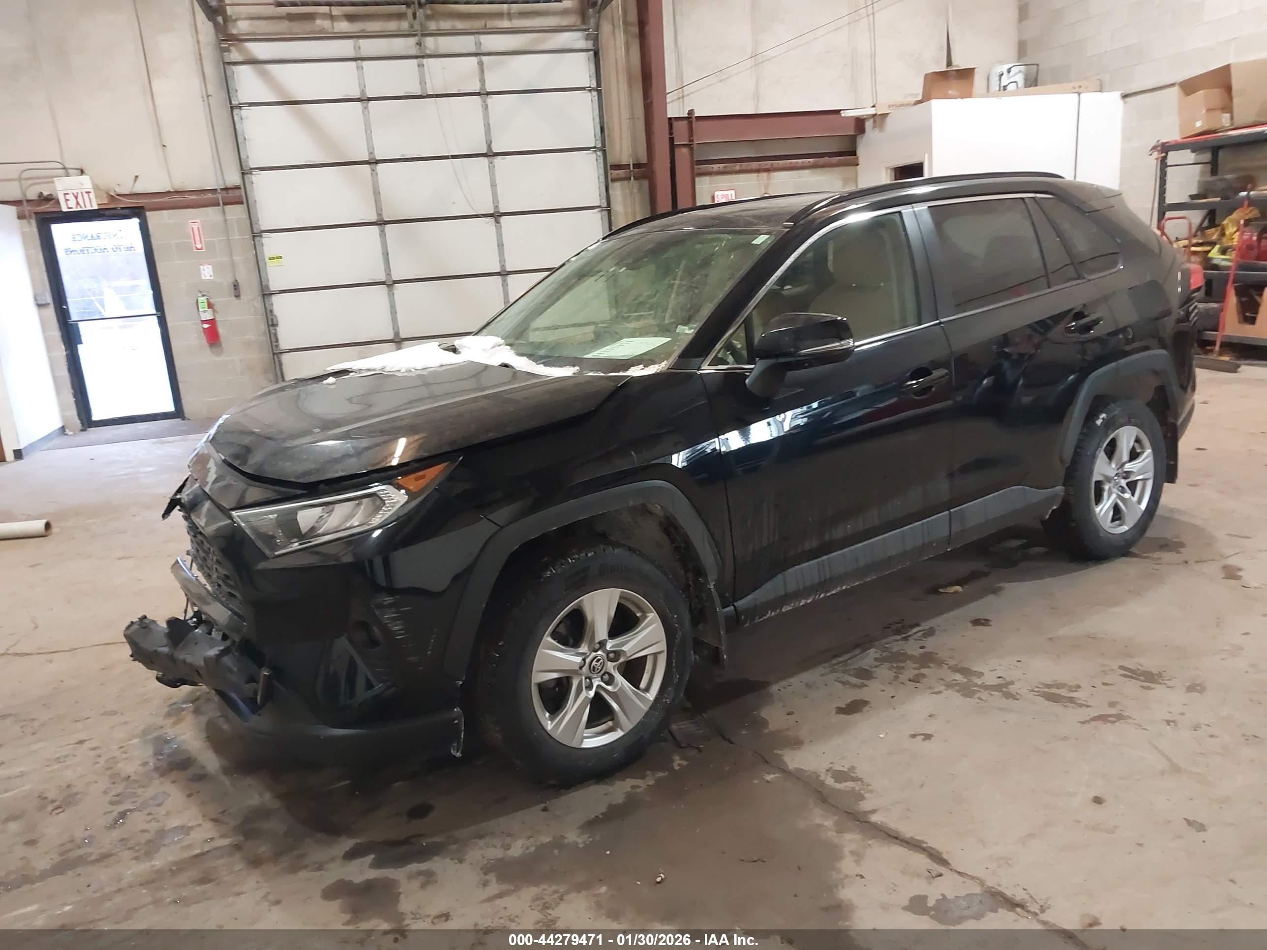 TOYOTA RAV4 image 2