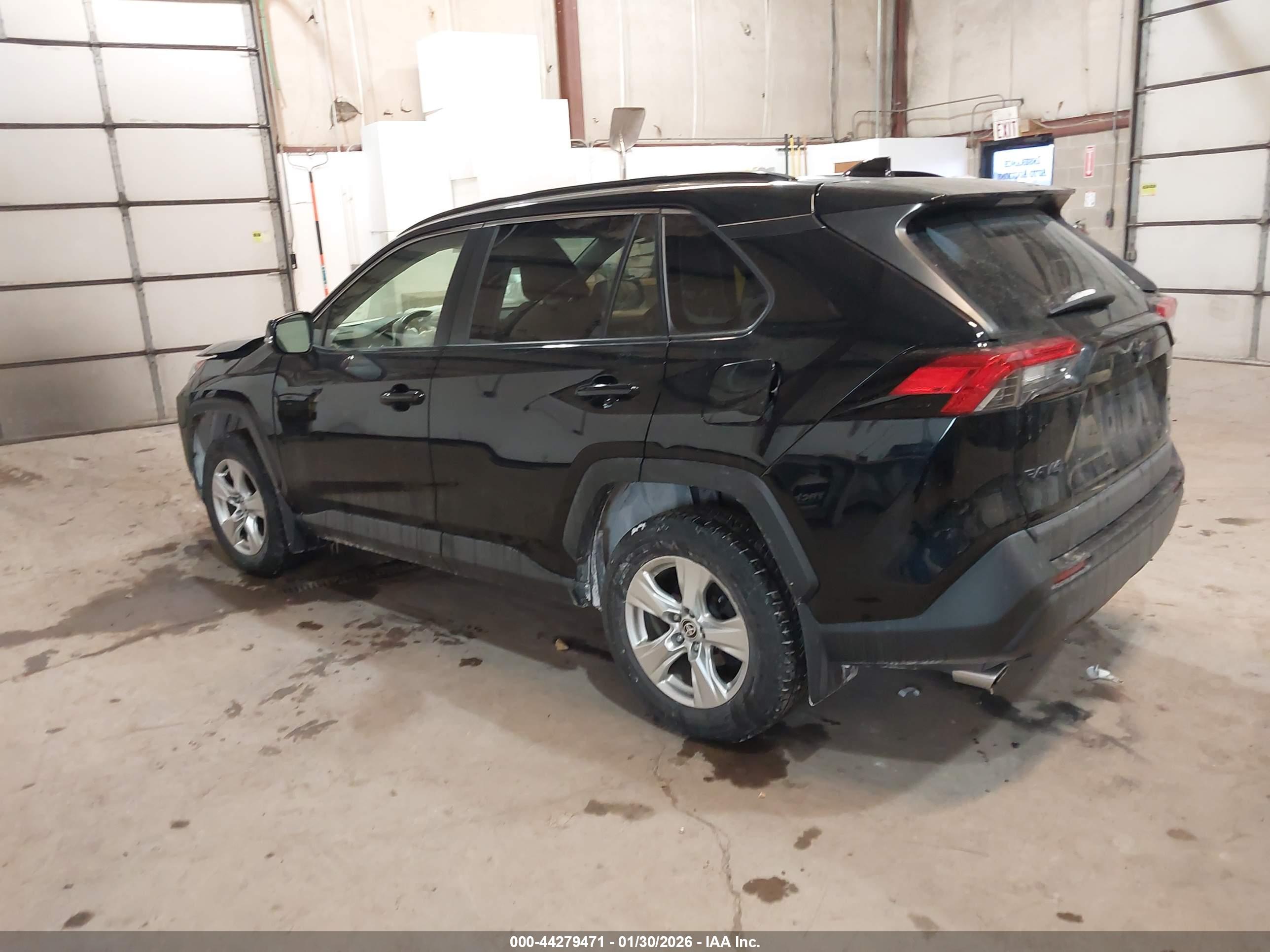 TOYOTA RAV4 image 3