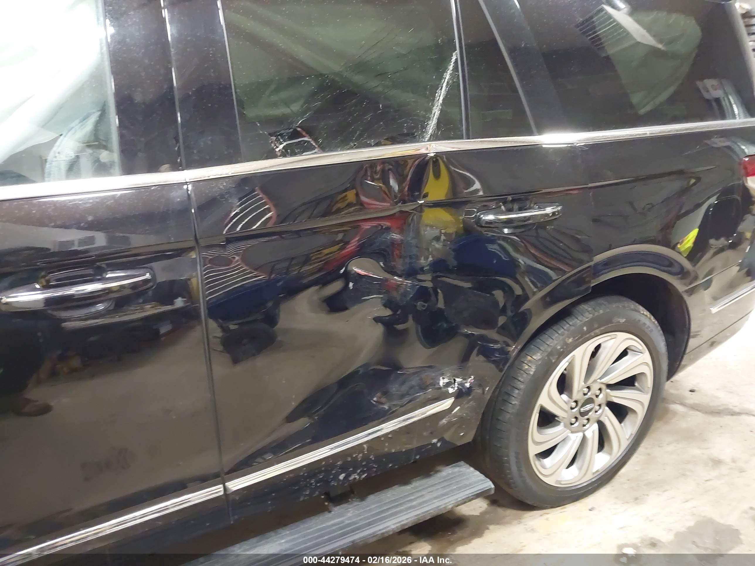 LINCOLN NAVIGATOR image 6