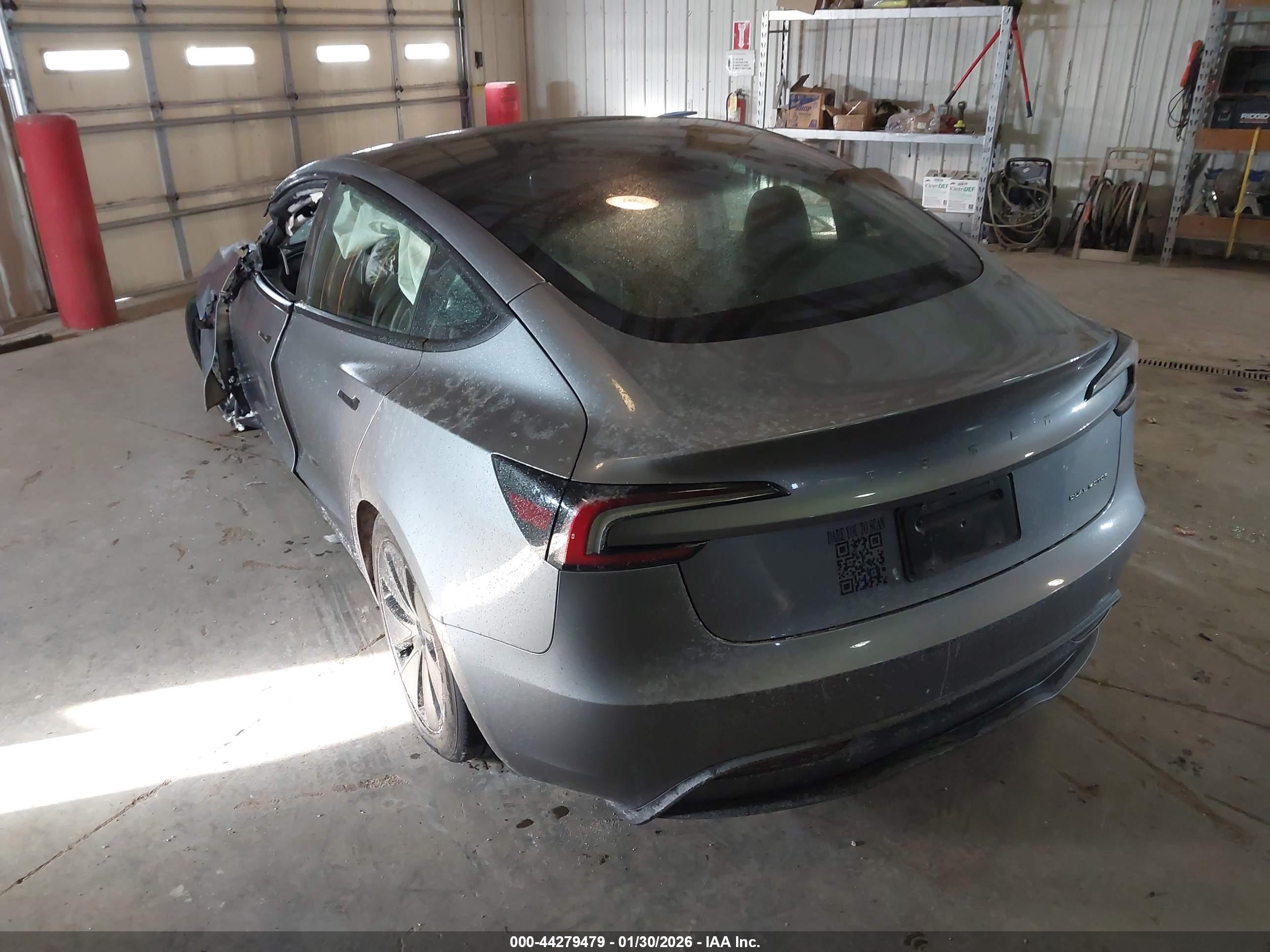TESLA MODEL image 3