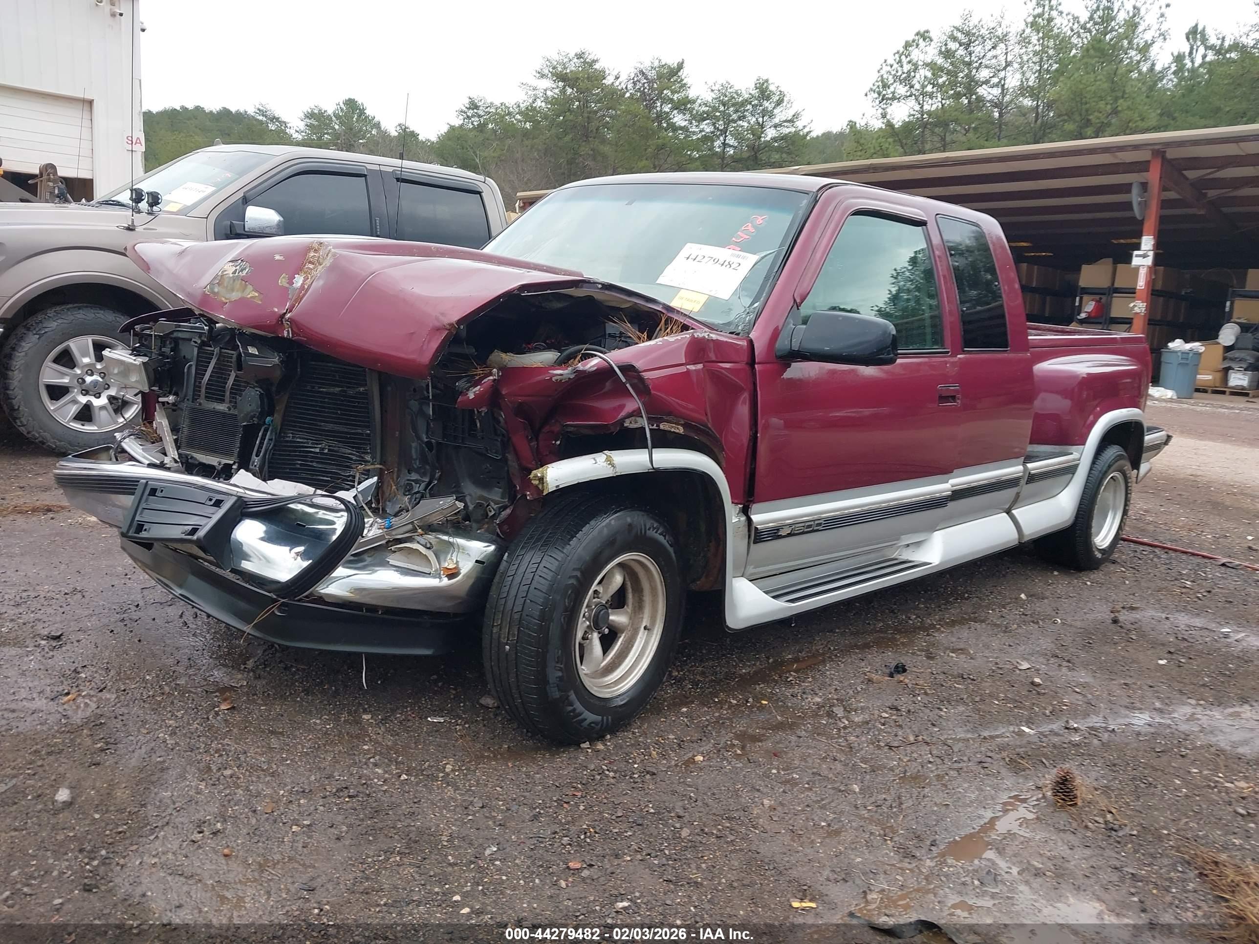CHEVROLET GMT-400 image 2