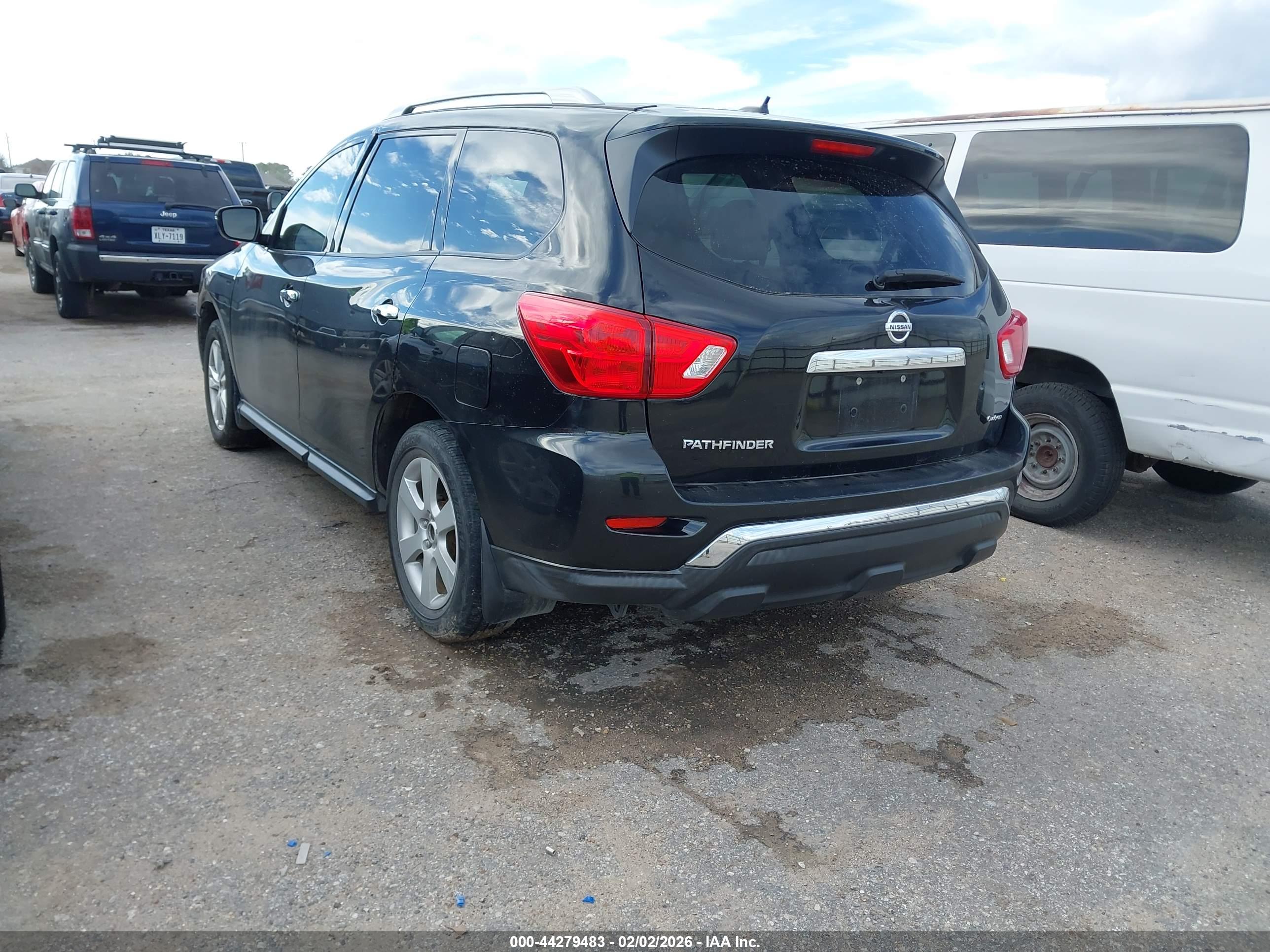 NISSAN PATHFINDER image 3