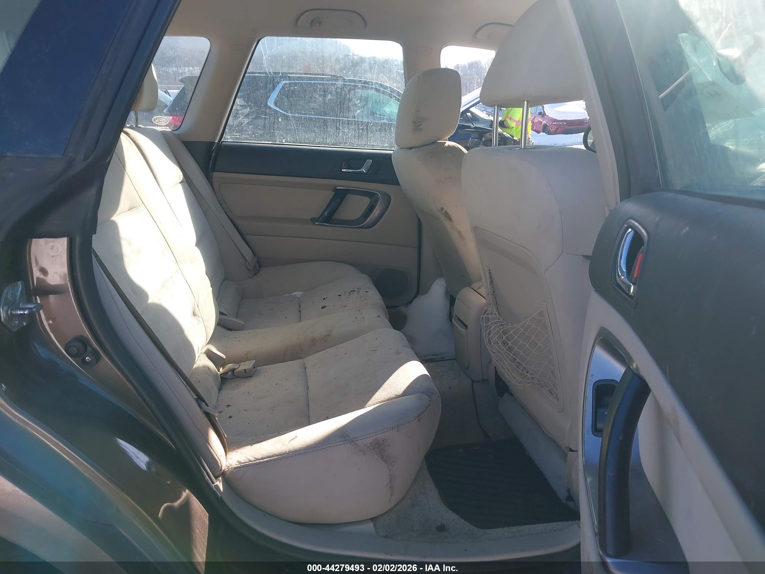 SUBARU OUTBACK image 8