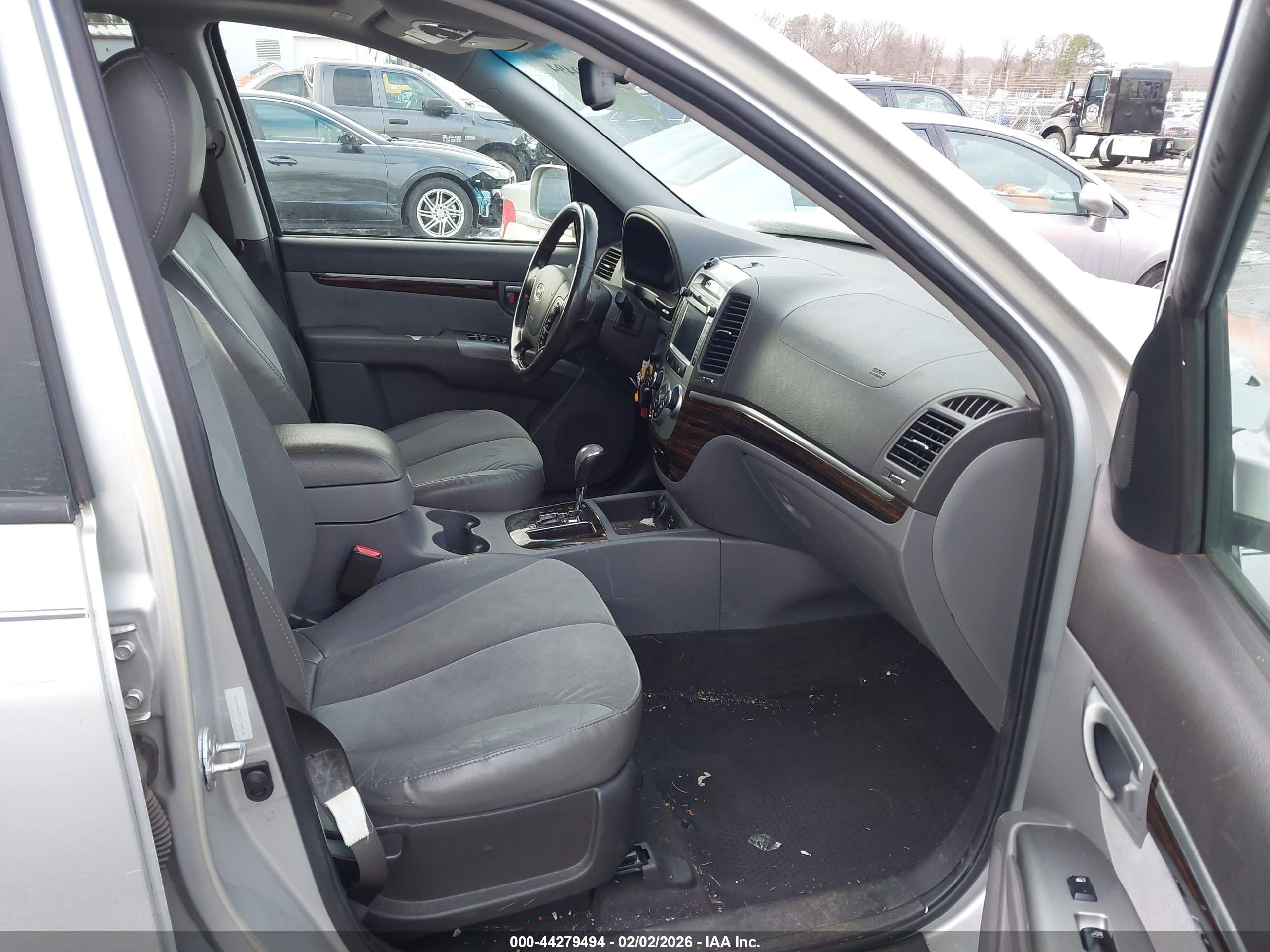 HYUNDAI SANTA image 5