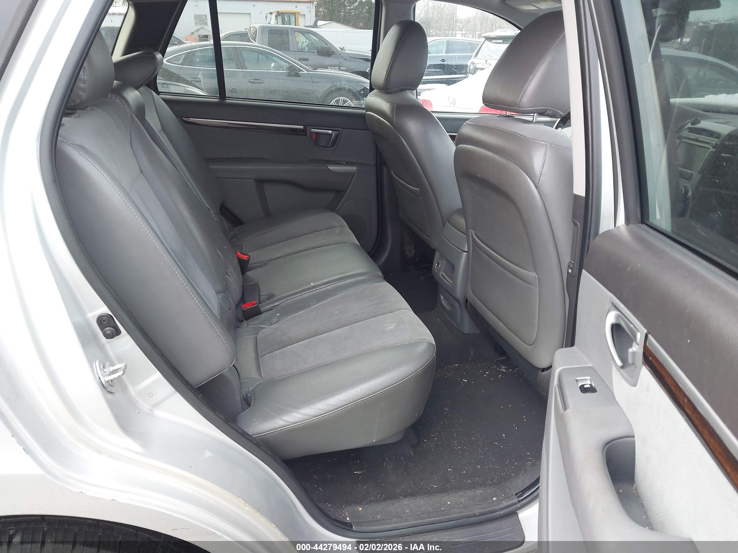 HYUNDAI SANTA image 8