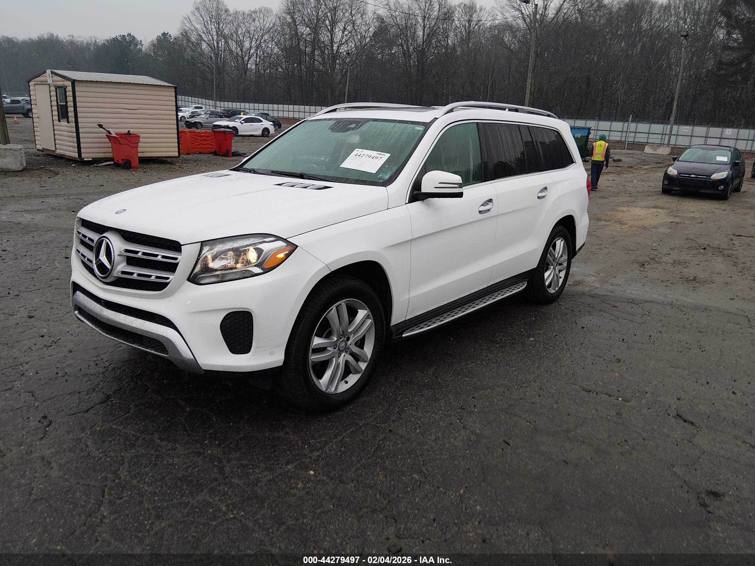 MERCEDES-BENZ GLS image 2