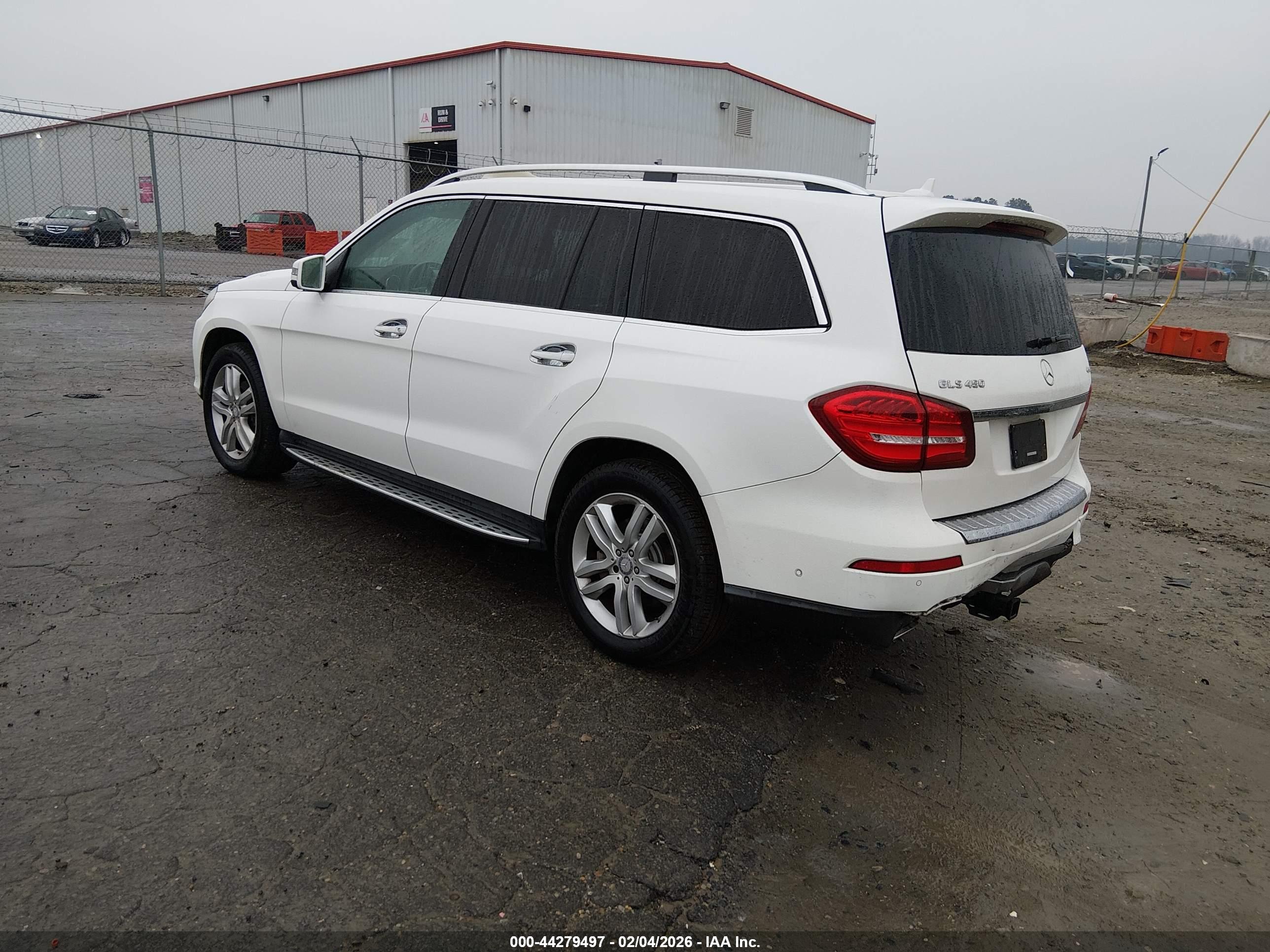 MERCEDES-BENZ GLS image 3