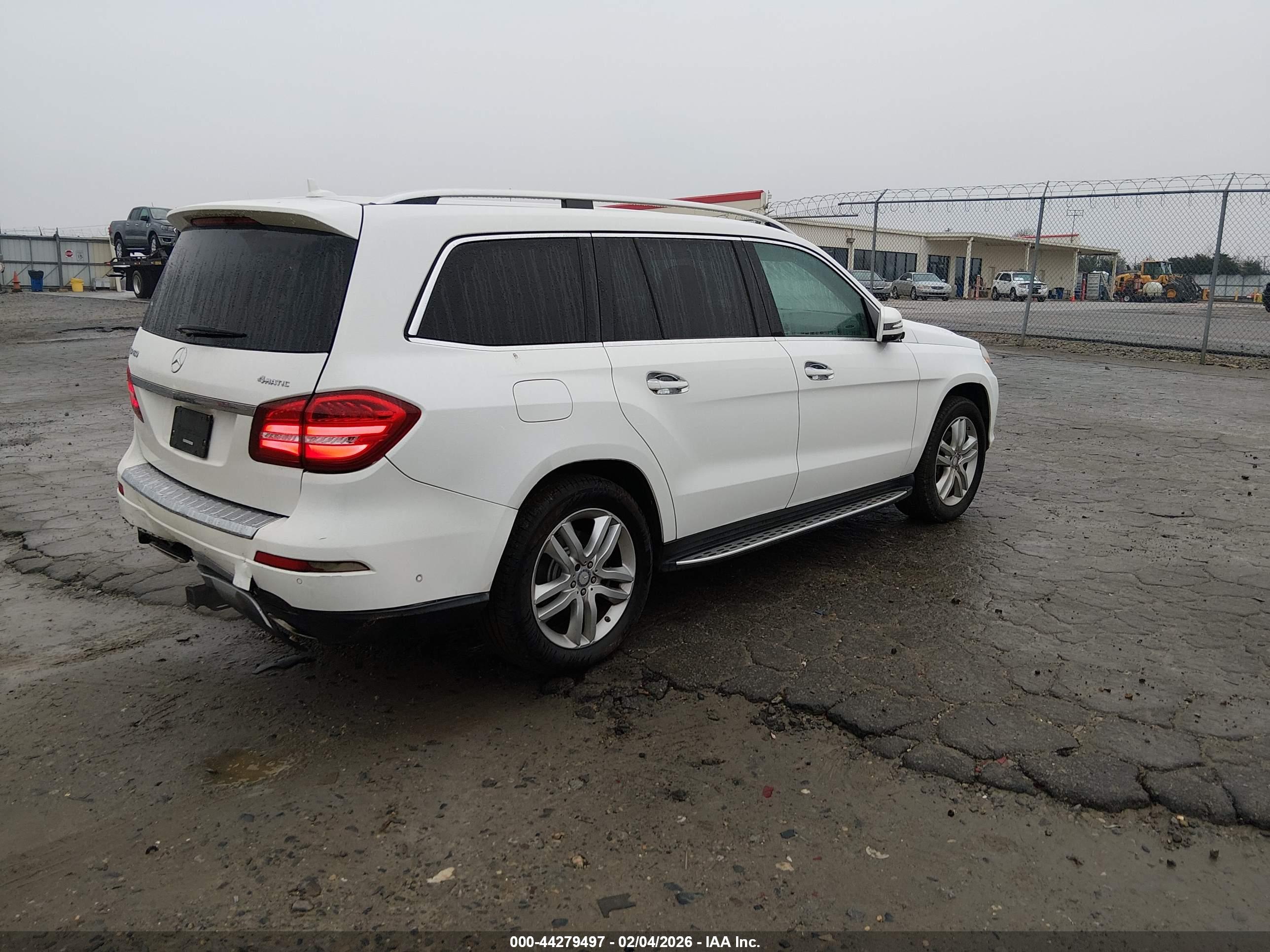 MERCEDES-BENZ GLS image 4